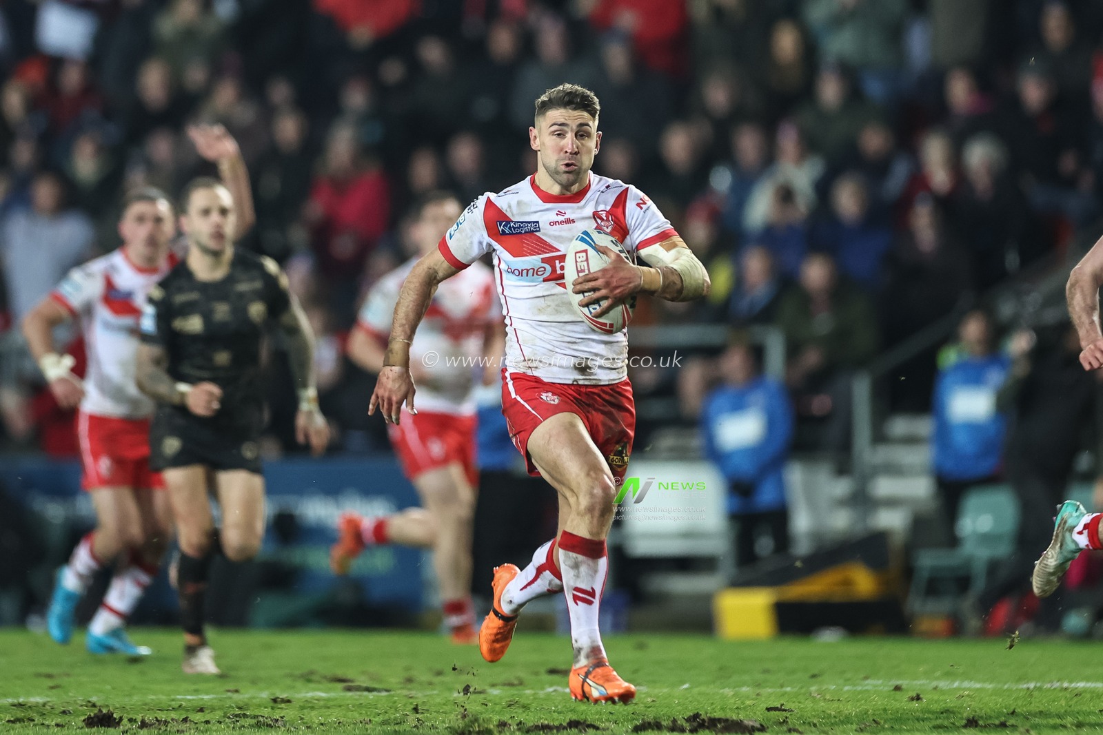 Tommy Makinson of St. Helens makes a 50 yard solo try during the Betfred Super League Round 3 match St Helens vs Leigh Leopards at Totally Wicked Stadium, St Helens, United Kingdom, 1st March 2024

(Photo by Mark Cosgrove/News Images)