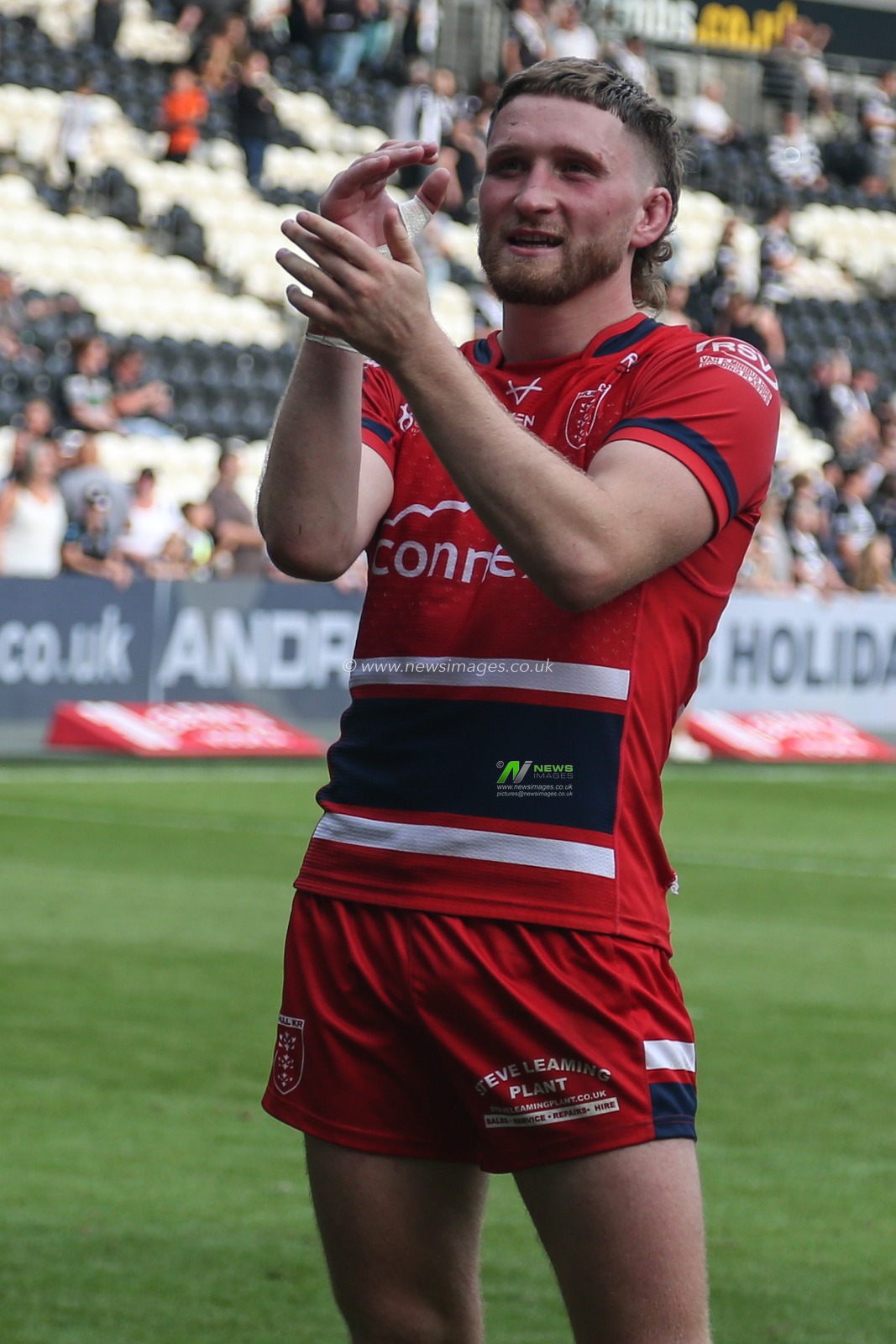 Ethan Ryan #23 of Hull KR applauds the Hull KR fans after the Betfred Super League match Hull FC vs Hull KR at MKM Stadium, Hull, United Kingdom, 3rd September 2022

(Photo by David Greaves Photos/ Via/News Images)