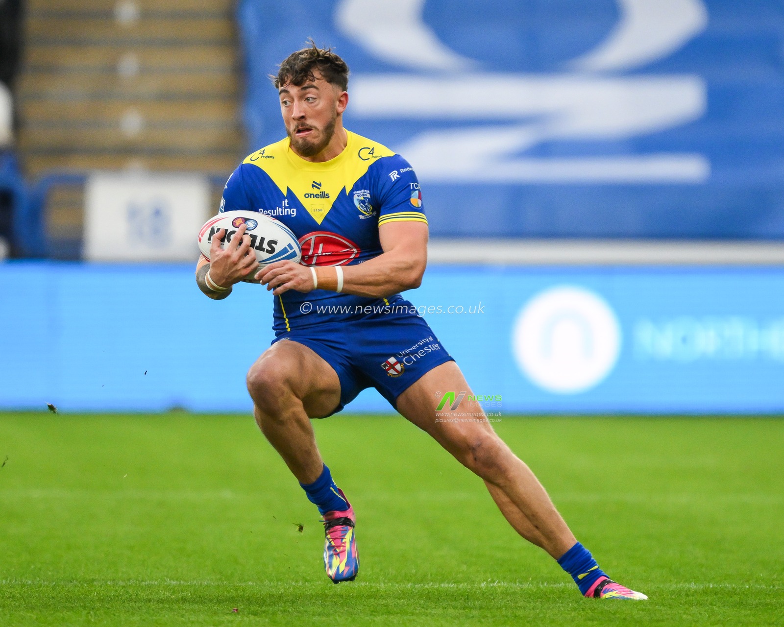 Matty Ashton of Warrington Wolves makes a break during the Betfred Super League Round 26 match Huddersfield Giants vs Warrington Wolves at John Smith's Stadium, Huddersfield, United Kingdom, 14th September 2024

(Photo by Craig Thomas/News Images)