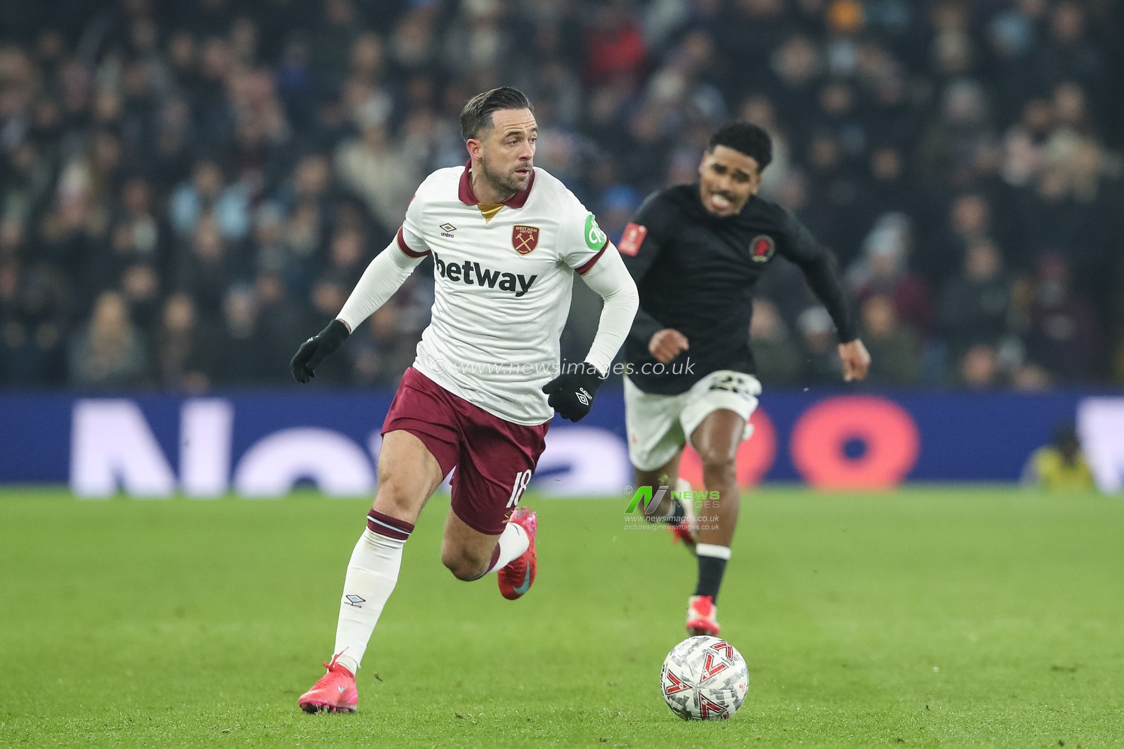 Danny Ings of West Ham United breaks with the ball during the Emirates FA Cup 3rd Round match Aston Villa vs West Ham United at Villa Park, Birmingham, United Kingdom, 10th January 2025

(Photo by Gareth Evans/News Images)