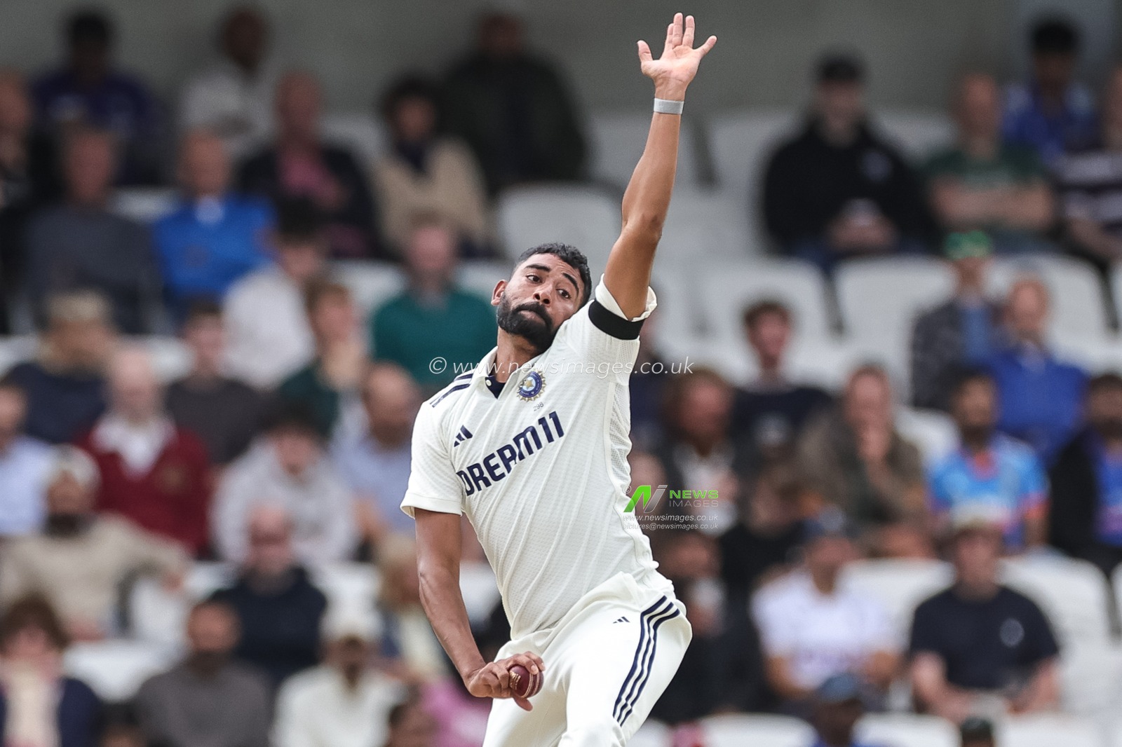 Mohammad Siraj of India delivers the ball during the 1st Rothesay Test Match Day 5 England vs India at Headingley Cricket Ground, Leeds, United Kingdom, 24th June 2025

(Photo by Mark Cosgrove/News Images)