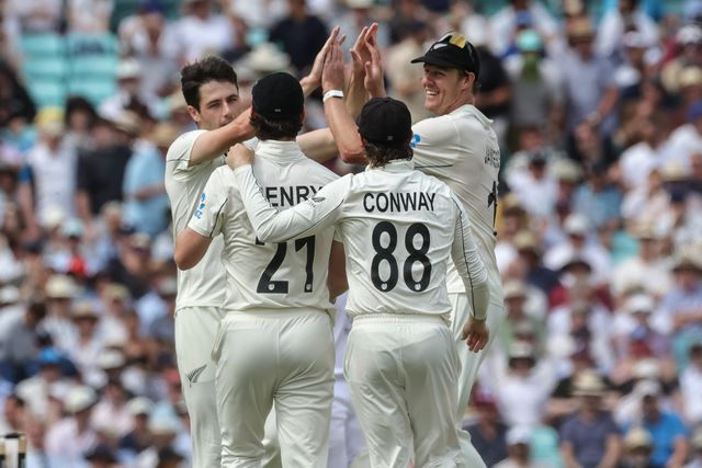 Matt Henry of New Zealand celebrates the wicket of Ben Duckett of England with team mates during the 2nd Rothesay Test Match Day 4 match England vs New Zealand at The Kia Oval, London, United Kingdom on 20 June 2026

(Photo by Mark Cosgrove/News Images)
