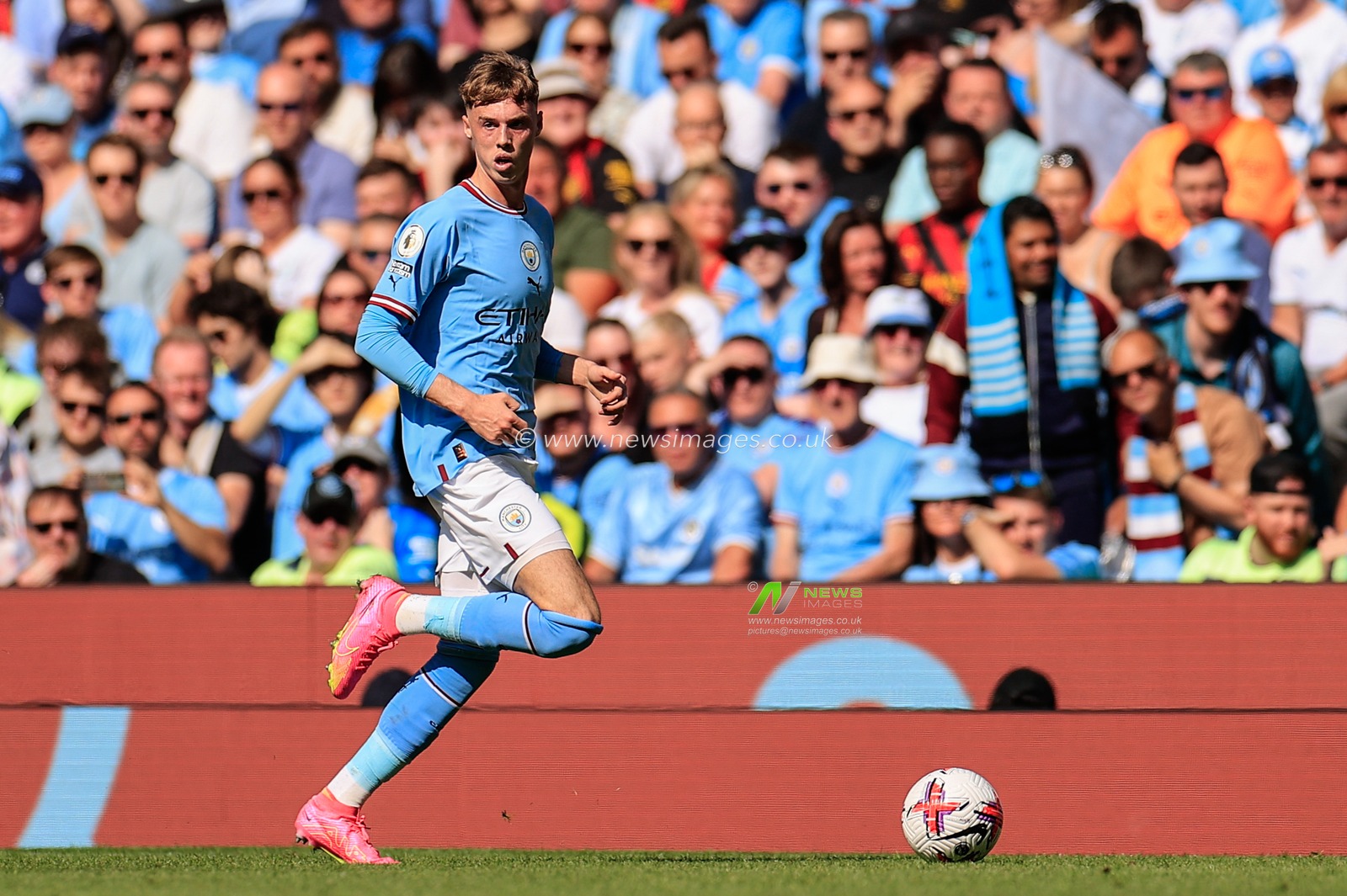 Cole Palmer #80 of Manchester City breaks with the ball during the Premier League match Manchester City vs Chelsea at Etihad Stadium, Manchester, United Kingdom, 21st May 2023

(Photo by Conor Molloy/News Images)