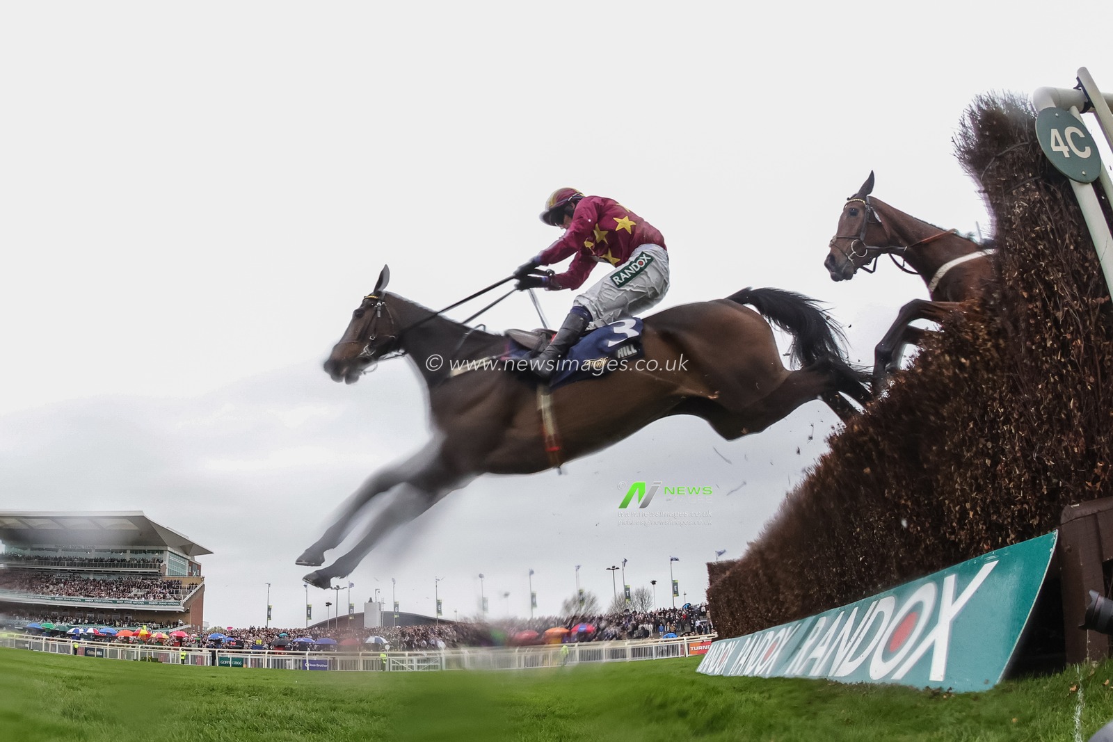 Koktail Divin ridden by D. J. O'Keeffe jumps the last fence to run on and win the 14:20 William Hill Manifesto Novices' Chase during the 2026 Randox Grand National Opening Day at Aintree Racecourse, Aintree, United Kingdom on 09 April 2026

(Photo by Mark Cosgrove/News Images)