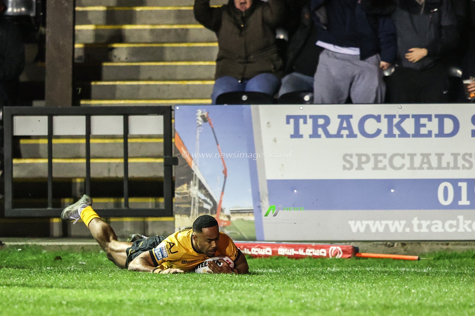 Jason Qareqare of Castleford Tigers goes over for a try during the Betfred Super League round 6 match Castleford Tigers vs Bradford Bulls at OneBore Stadium, Castleford, Untied Kingdom on 26 March 2026

(Photo by Alfie Cosgrove/News Images)