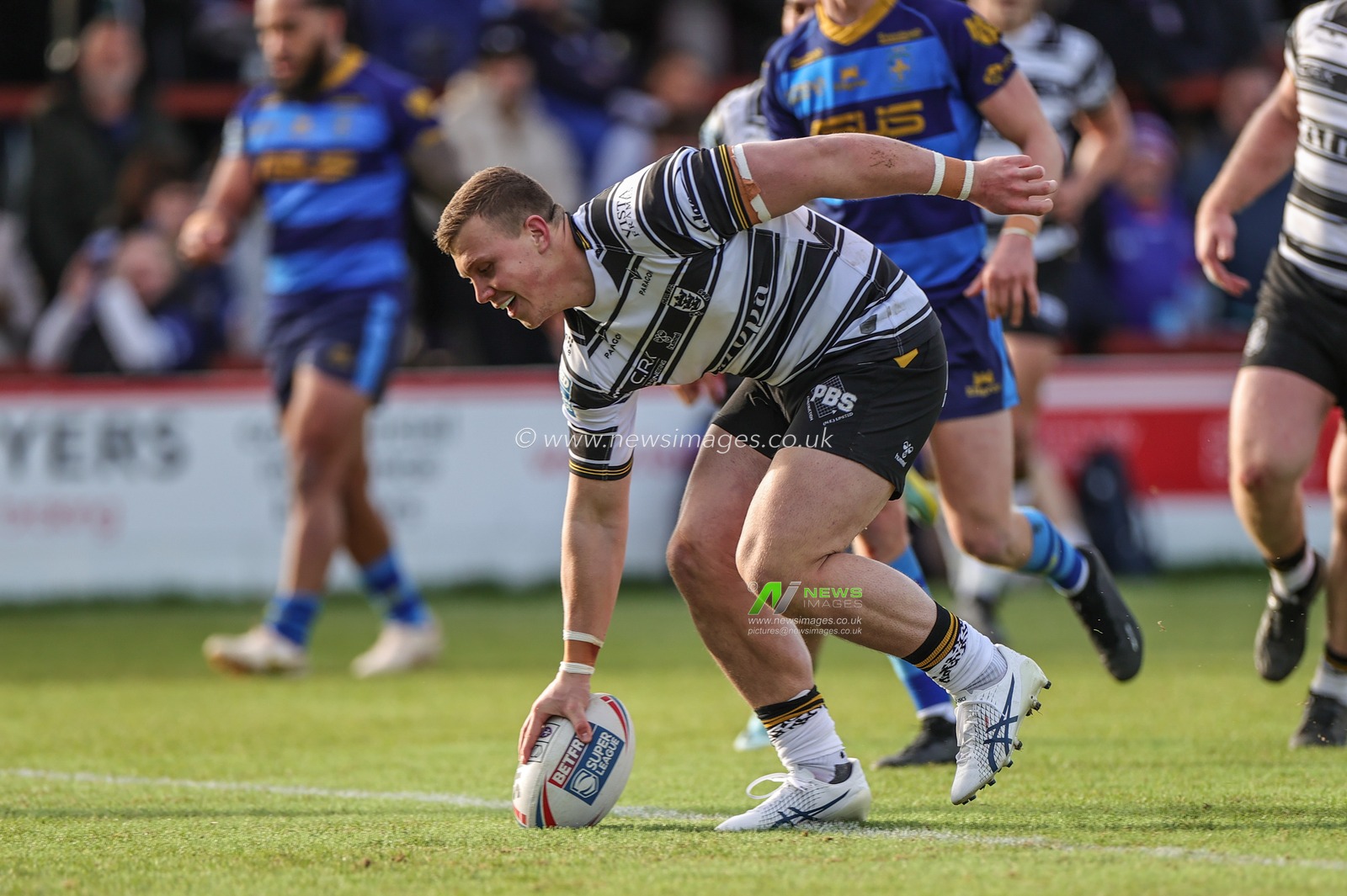 Jack Brown #20 of Hull FC goes over for a try during the Rugby League Pre Season match Wakefield Trinity vs Hull FC at The Be Well Support Stadium, Wakefield, United Kingdom, 5th February 2023

(Photo by Mark Cosgrove/News Images)