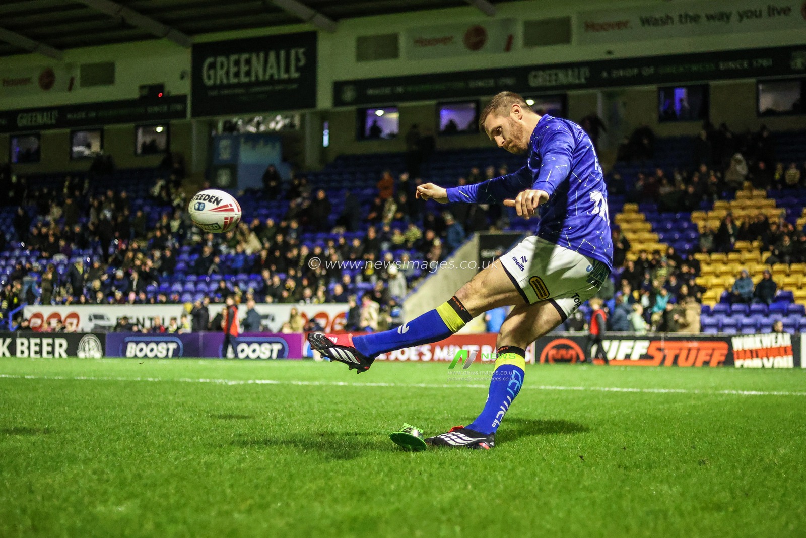 Marc Sneyd of Warrington Wolves in the pre-game warm up during the Betfred Super League Round 1 match Warrington Wolves vs St Helens at The Halliwell Jones Stadium, Warrington, United Kingdom on 13 February 2026

(Photo by Alfie Cosgrove/News Images)