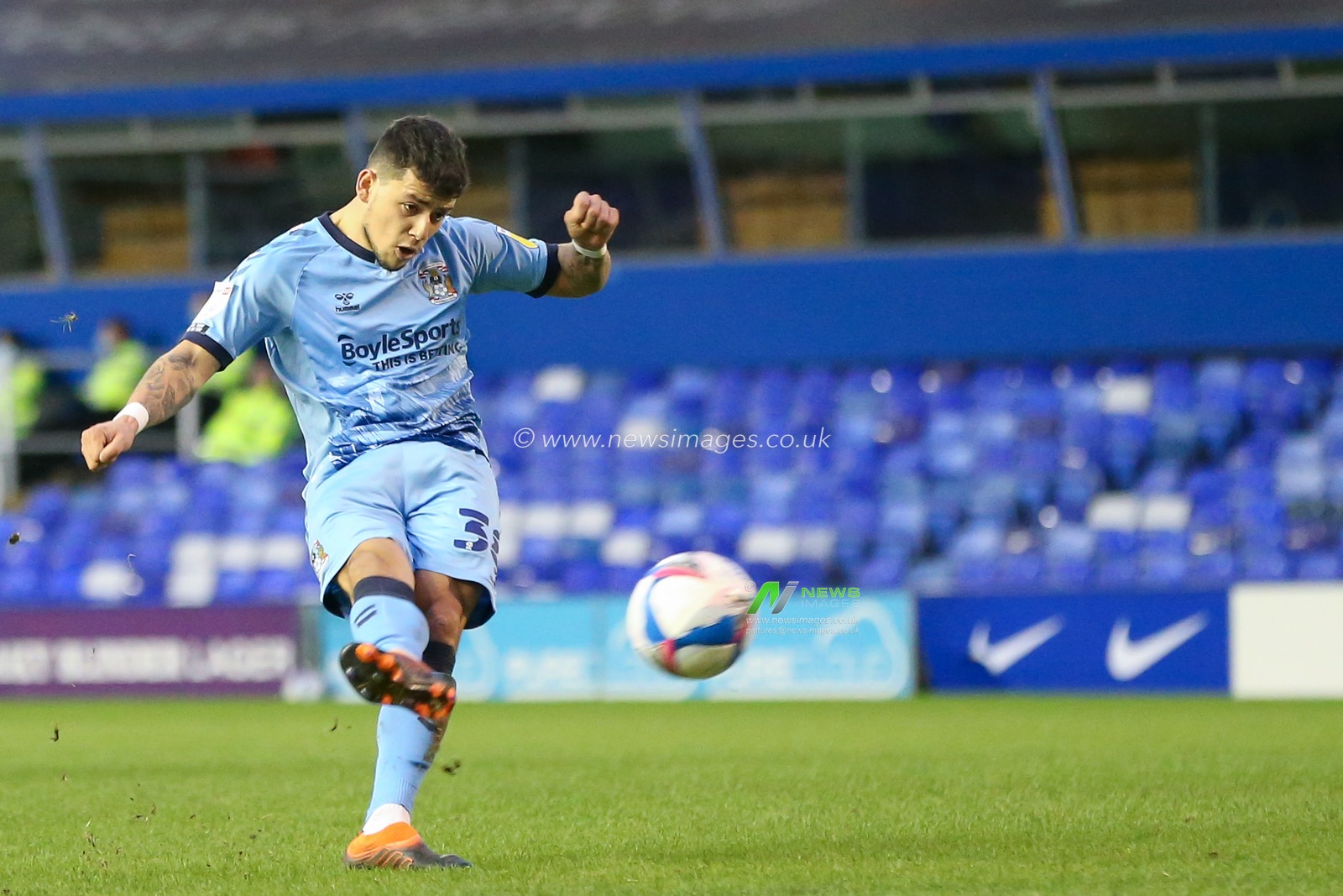 Gustavo Hamer #38 of Coventry City takes a shot