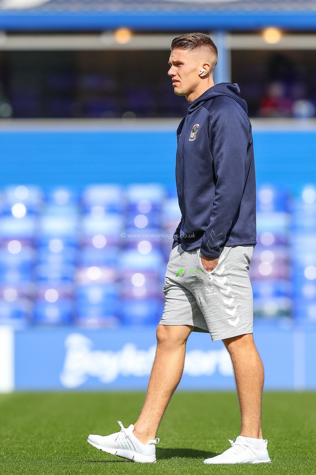 Viktor GyÃ¶keres #17 of Coventry City arrives at the game ahead of the Sky Bet Championship match Birmingham City vs Coventry City at St Andrews, Birmingham, United Kingdom, 17th September 2022

(Photo by Gareth Evans/News Images)