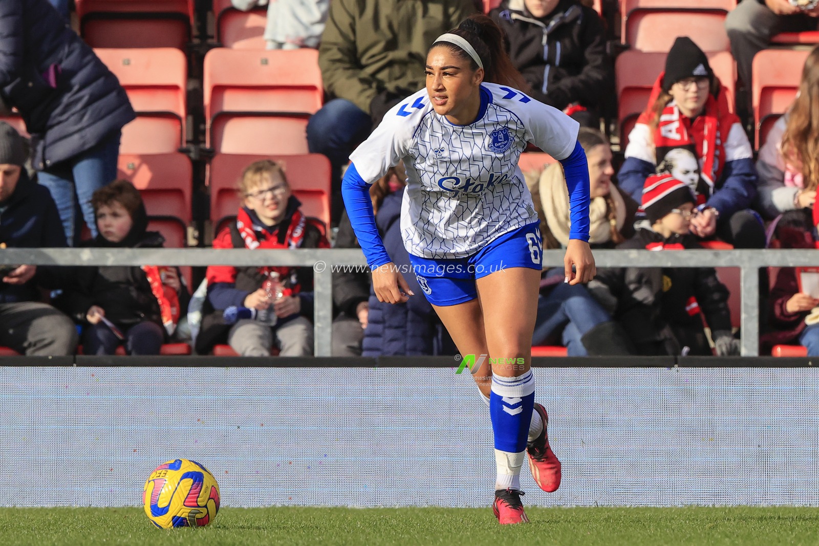 Gabrielle George #6 of Everton warms up for the The FA Women's Super League match Manchester United Women vs Everton Women at Leigh Sports Village, Leigh, United Kingdom, 5th February 2023

(Photo by Conor Molloy/News Images)