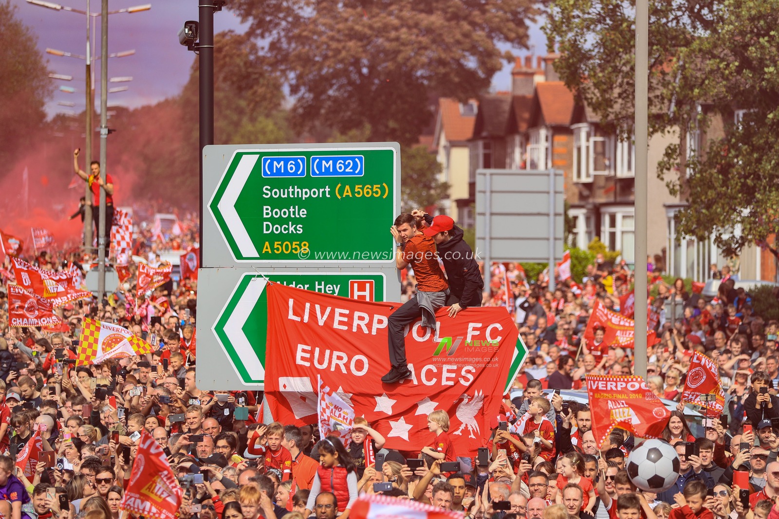 2nd June 2019 , Liverpool, England; UEFA Champions League, Liverpool FC Champions League winners celebrations and open top bus parade ; Liverpool fans line the streets to welcome home their heroes after winning the European Cup for the sixth time 

Credit: Mark Cosgrove/News Images