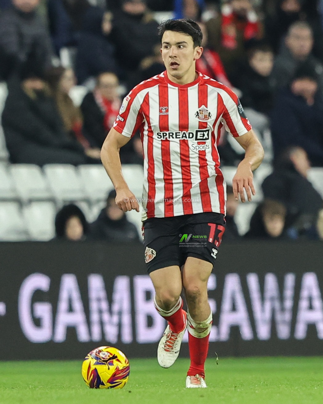 Luke O'Nien of Sunderland during the Sky Bet Championship match Sunderland vs West Bromwich Albion at Stadium Of Light, Sunderland, United Kingdom, 26th November 2024

(Photo by Alfie Cosgrove/News Images)