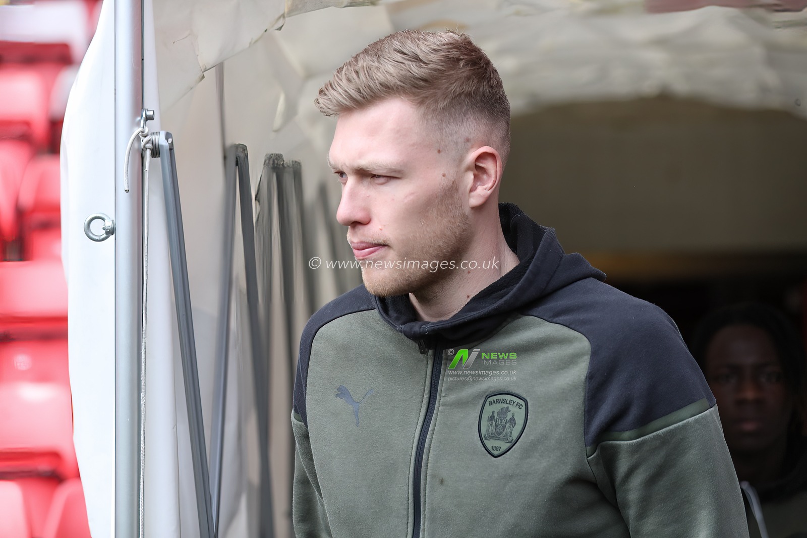 Sam Cosgrove of Barnsley arrives during the Sky Bet League 1 match Charlton Athletic vs Barnsley at The Valley, London, United Kingdom, 6th April 2024

(Photo by Alfie Cosgrove/News Images)