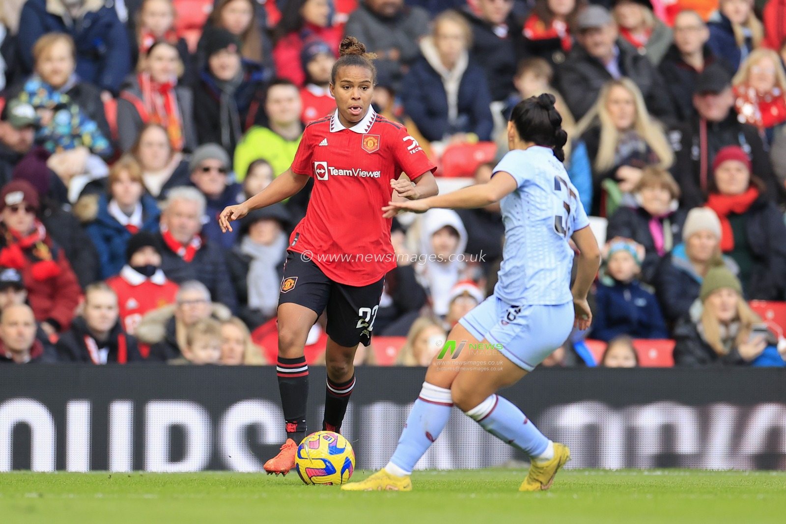 Nikita Parris #22 of Manchester United is confronted by Mayumi Pacheco #33 of Aston Villa during The FA Women's Super League match Manchester United Women vs Aston Villa Women at Old Trafford, Manchester, United Kingdom, 3rd December 2022

(Photo by Conor Molloy/News Images)