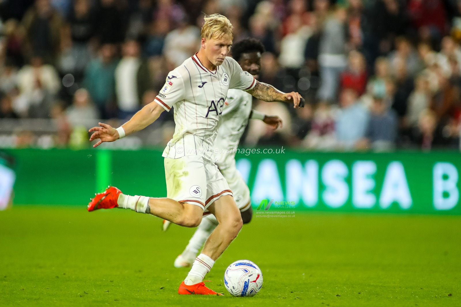 Melker Widell of Swansea City during the Sky Bet Championship match Swansea City vs Watford at Swansea.com Stadium, Swansea, United Kingdom on 01 September 2026

(Photo by Andrew Lewis/News Images)