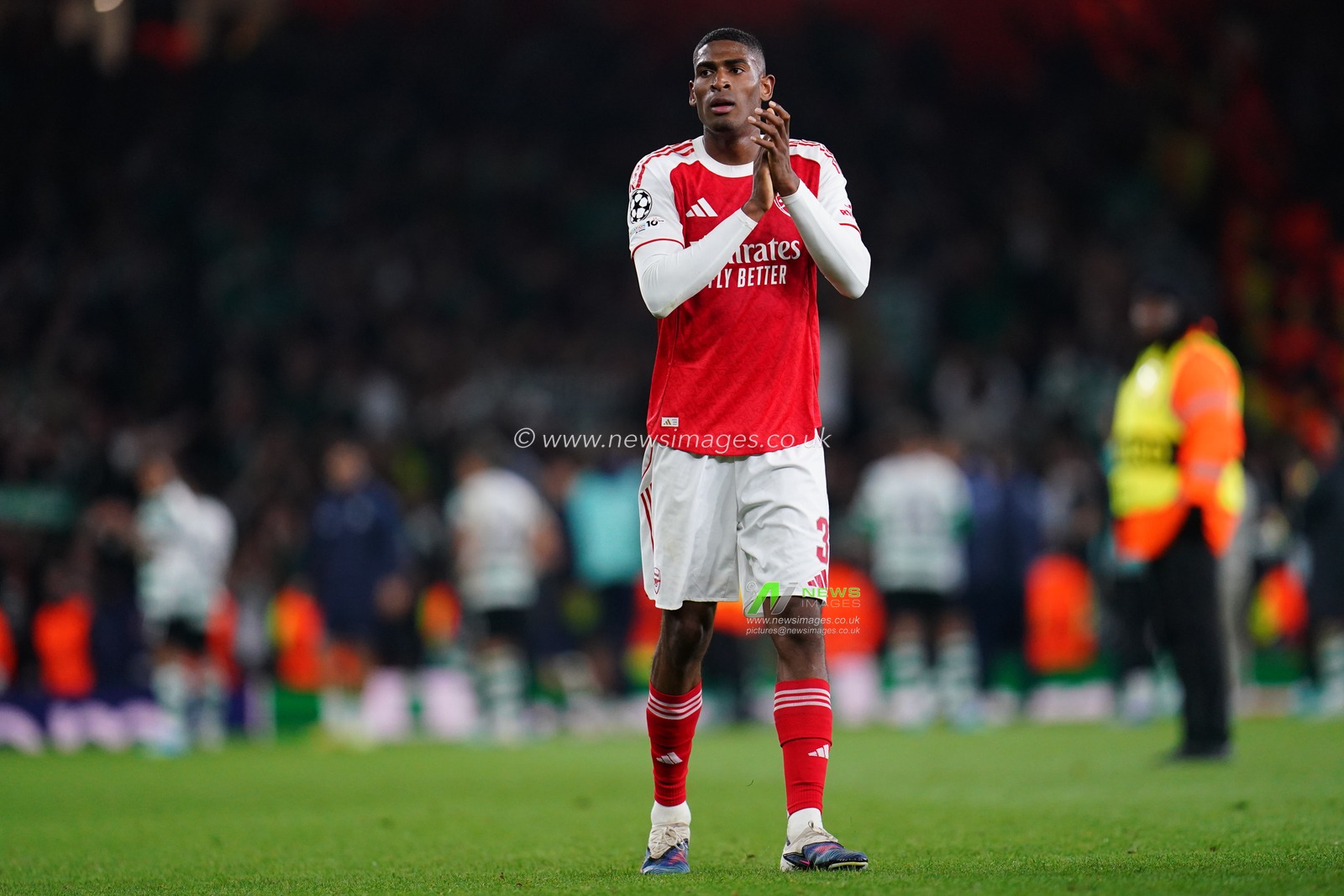 Cristhian Mosquera of Arsenal applauds away support at full time during the UEFA Champions League Quarter Finals match Arsenal vs Sporting CP at Arsenal stadium, London, United Kingdom on 15 April 2026

(Photo by Harvey Murphy/News Images)