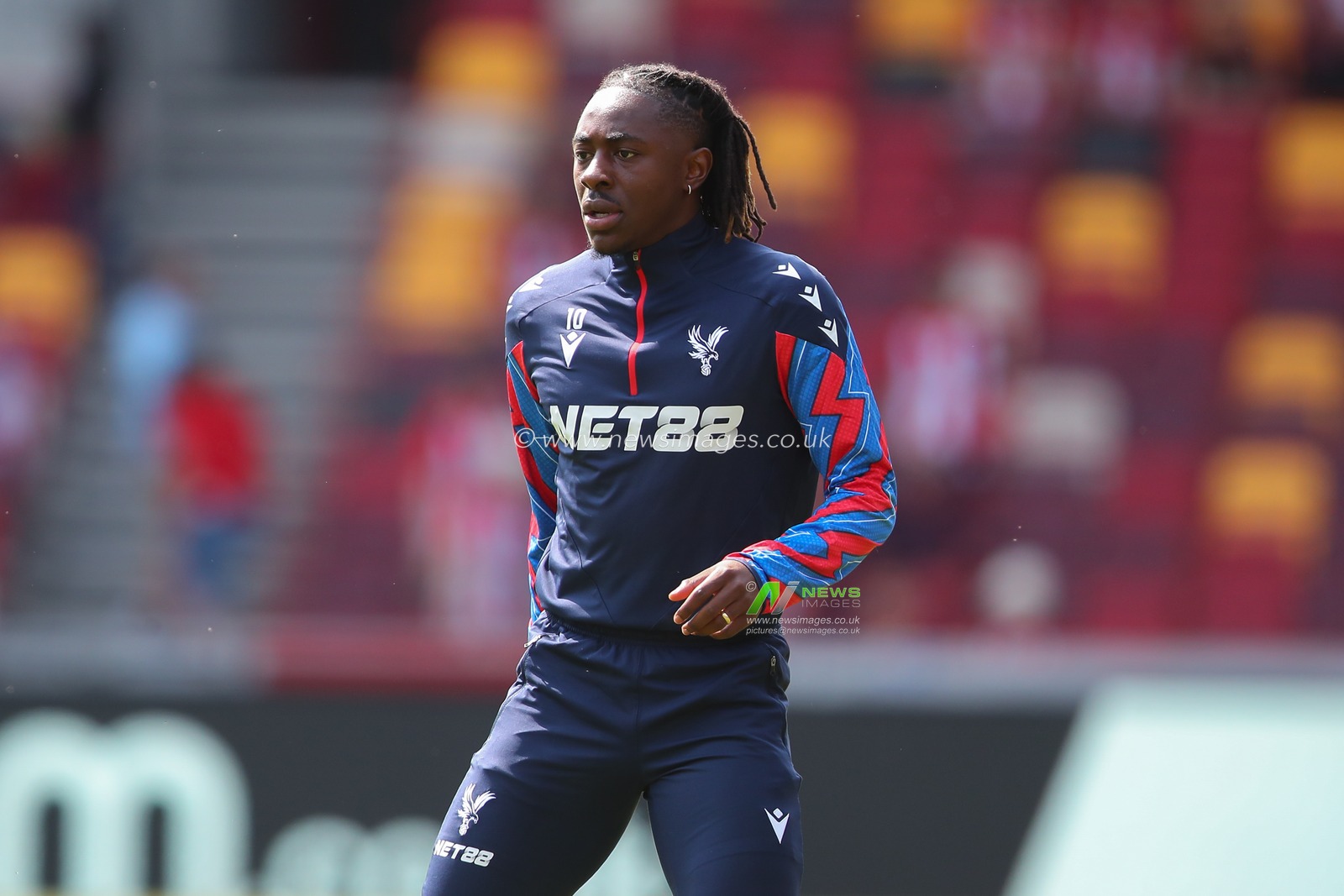 Eberechi Eze of Crystal Palace warms up ahead of the Premier League match Brentford vs Crystal Palace at The Gtech Community Stadium, London, United Kingdom, 18th August 2024

(Photo by Gareth Evans/News Images)