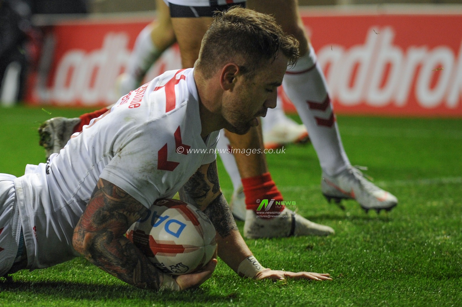 17th October 2018 , Leigh Sports Village,  Leigh, England;  Rugby League International, England v France ; Richie Myler of England (Leeds Rhinos) scores scores a try


Credit:   Richard Long/News Images