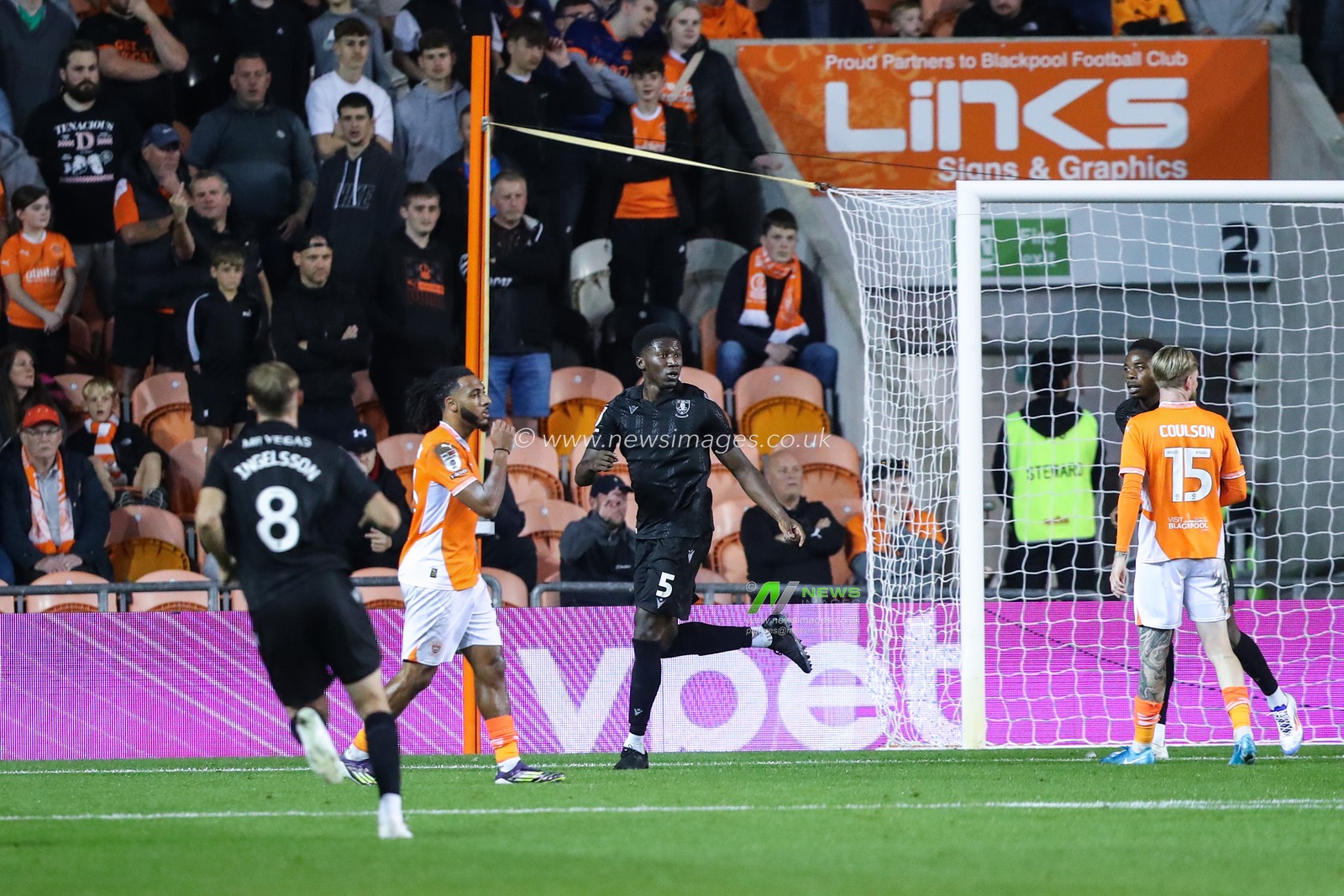 Diâ€™Shon Bernard of Sheffield Wednesday celebrates his goal to make it 0-1 during the Carabao Cup match Blackpool vs Sheffield Wednesday at Bloomfield Road, Blackpool, United Kingdom, 17th September 2024

(Photo by Gareth Evans/News Images)