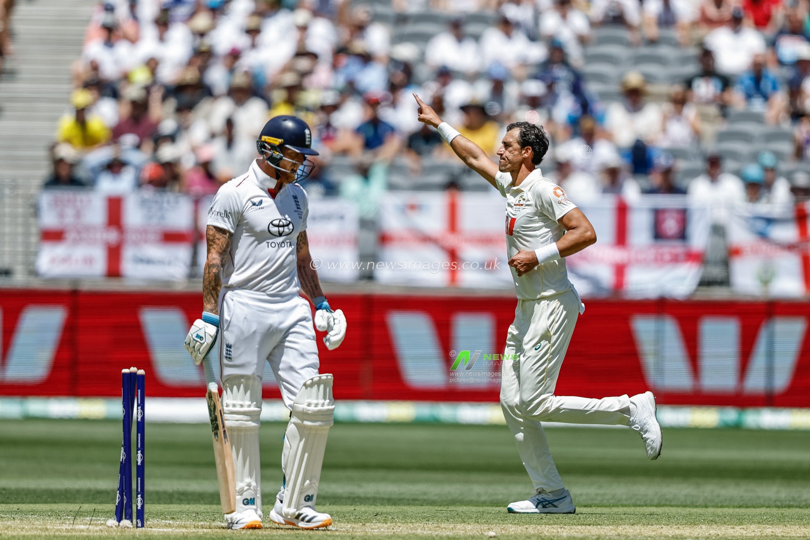 Mitch Starc of Australia celebrates the wicket of England captain Ben Stokes during the NRMA Insurance Ashes First Test Day 1 Series Australia vs England at Optus Stadium, Perth, Australia, 20th November 2025

(Photo by Santanu Banik/News Images)

*** GER AUT SUI OUT ***