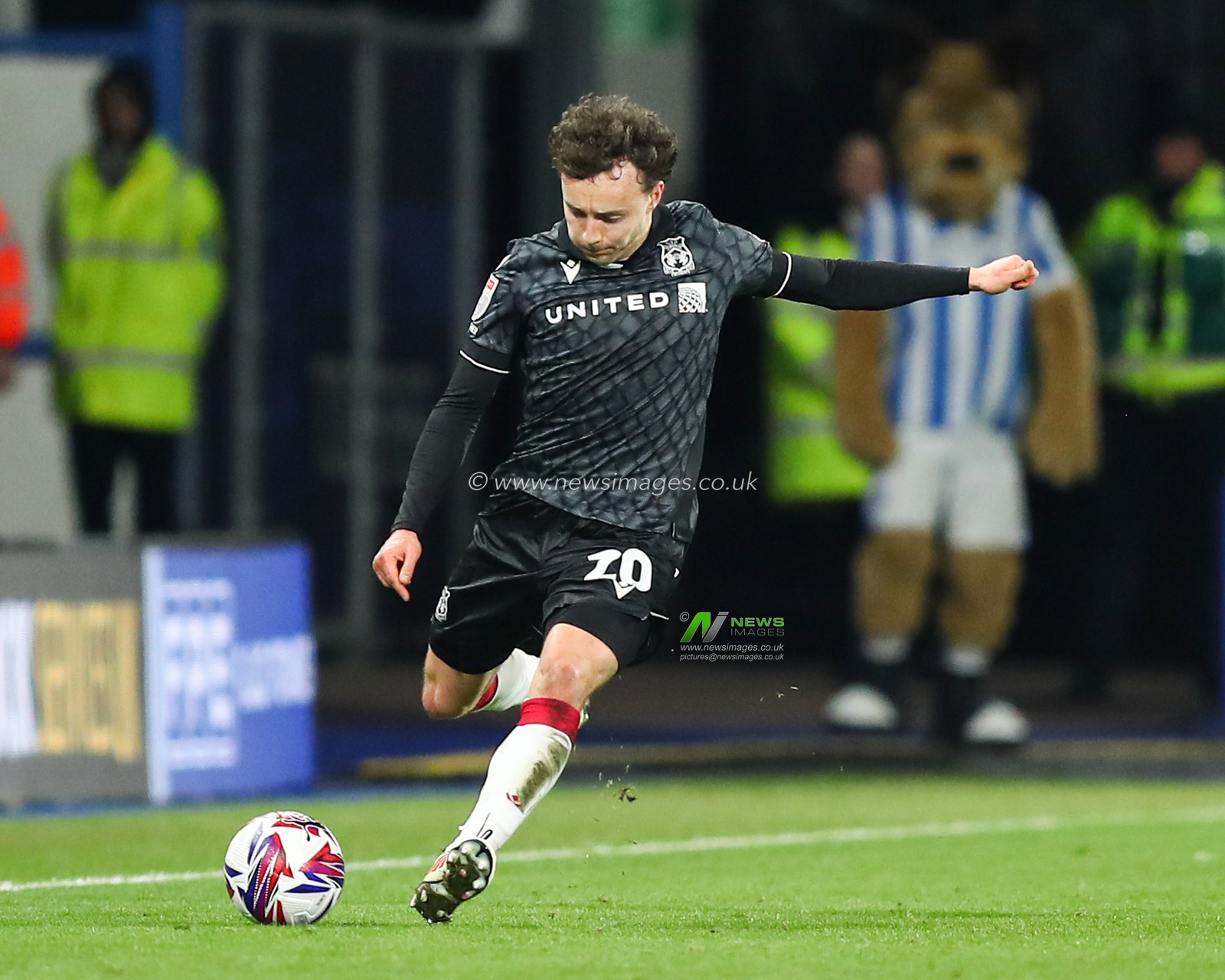 Ollie Rathbone of Wrexham passes the ball forward during the Sky Bet League 1 match Huddersfield Town vs Wrexham at John Smith's Stadium, Huddersfield, United Kingdom, 4th March 2025

(Photo by Jorge Horsted/News Images)