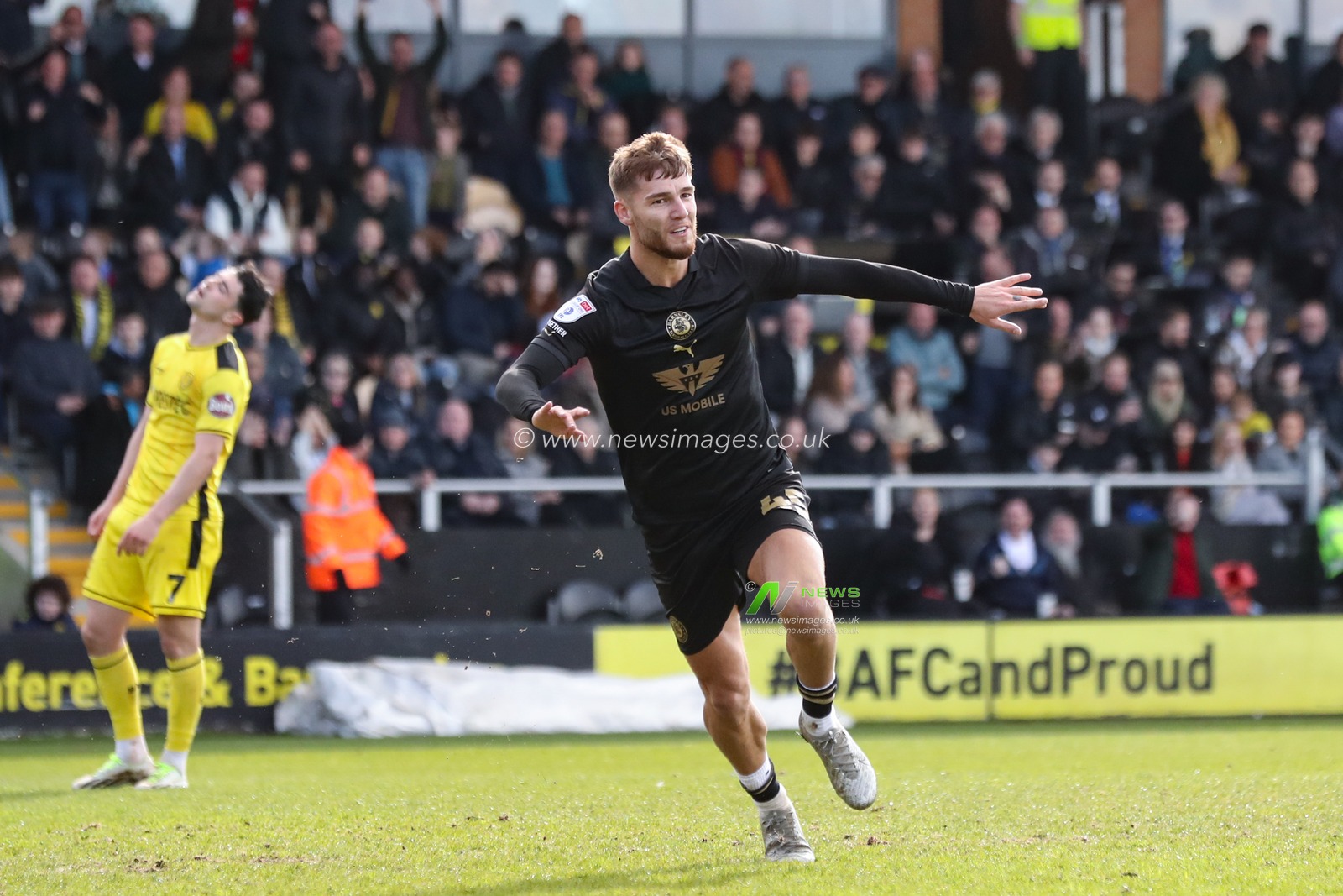 John Mcatee of Barnsley celebrates his goal to make it 1-1 during the Sky Bet League 1 match Burton Albion vs Barnsley at Pirelli Stadium, Burton upon Trent, United Kingdom, 1st April 2024

(Photo by Alfie Cosgrove/News Images)