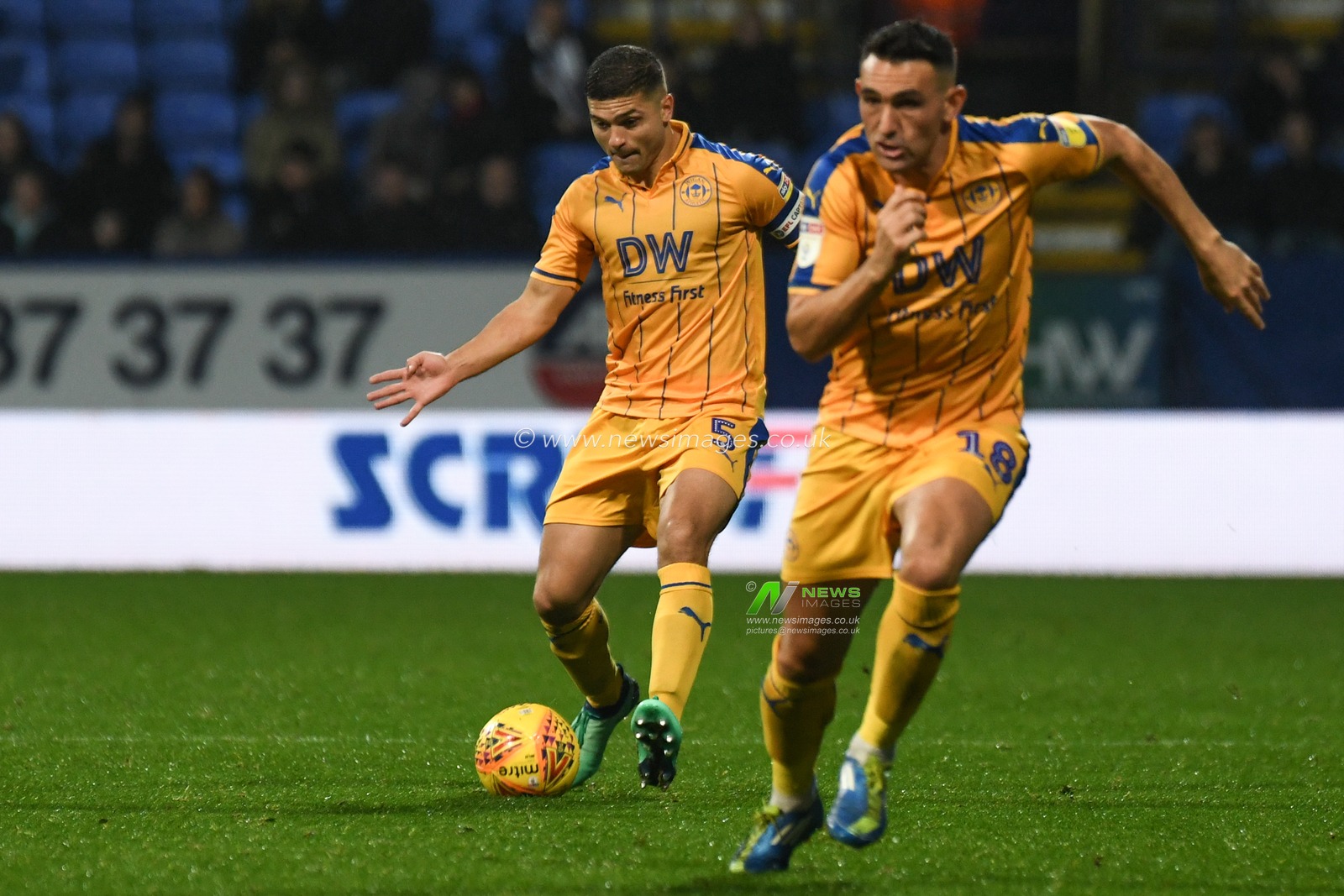 1st December 2018, University of Bolton Stadium, Bolton, England; Sky Bet Championship, Bolton v Wigan ; Sam Morsy of Wigan Athletic looks to send Gary Roberts of Wigan Athletic through with a long pass


Credit: Richard Long/News Images

English Football League images are subject to DataCo Licence