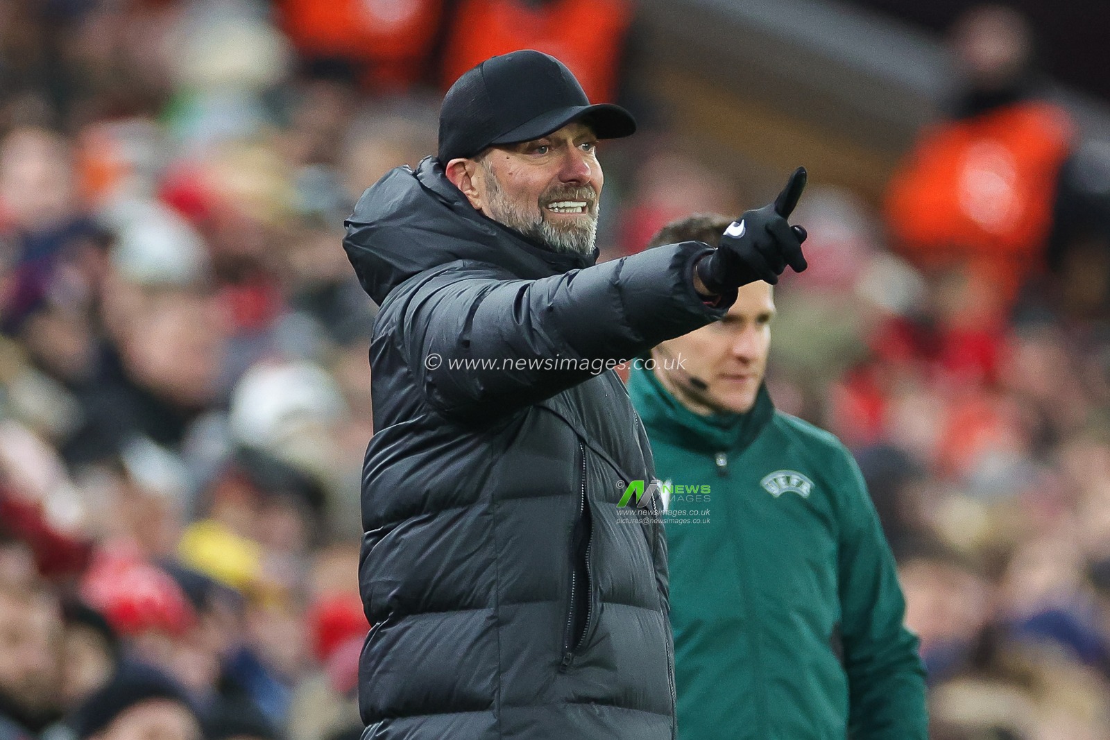 JÃ¼rgen Klopp Manager of Liverpool gives his team instructions during the UEFA Europa League Group E match Liverpool vs LASK at Anfield, Liverpool, United Kingdom, 30th November 2023

(Photo by Mark Cosgrove/News Images)