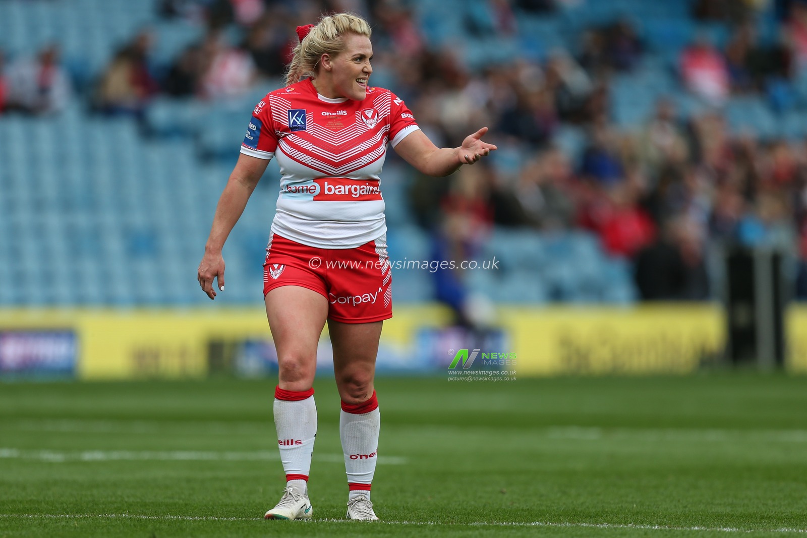 Amy Hardcastle #4 of St Helens during the game