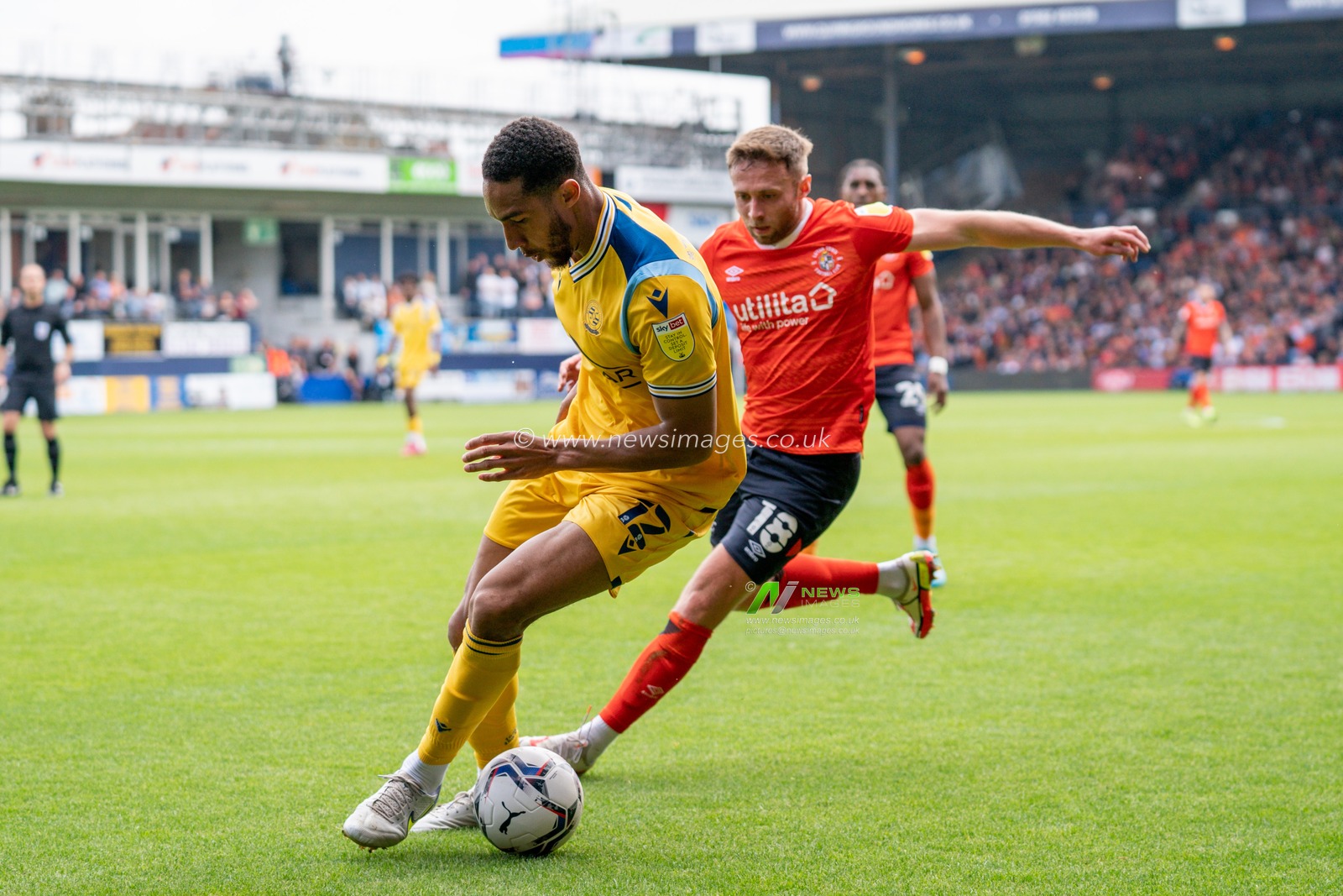 Jordan Clark #18 of Luton Town battle for the ball with Terell Thomas #12 of Reading