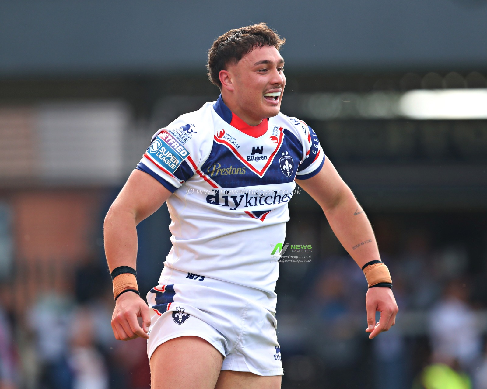 Seth Nikotemo of Wakefield Trinity celebrates his try during the Betfred Super League match Wakefield Trinity vs Salford Red Devils at DIY Kitchens Stadium, Wakefield, United Kingdom, 25th May 2025

(Photo by Sam Eaden/News Images)