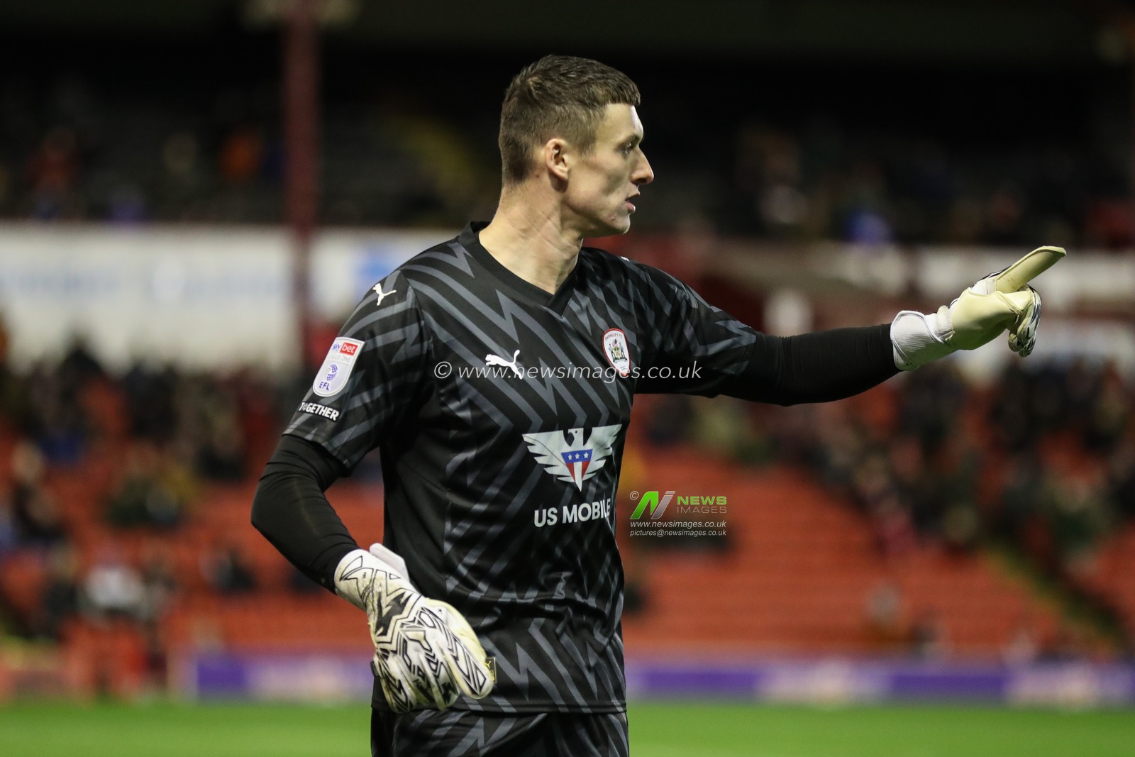Liam Roberts of Barnsley gives his team instructions during the Sky Bet League 1 match Barnsley vs Carlisle United at Oakwell, Barnsley, United Kingdom, 16th January 2024

(Photo by Alfie Cosgrove/News Images)