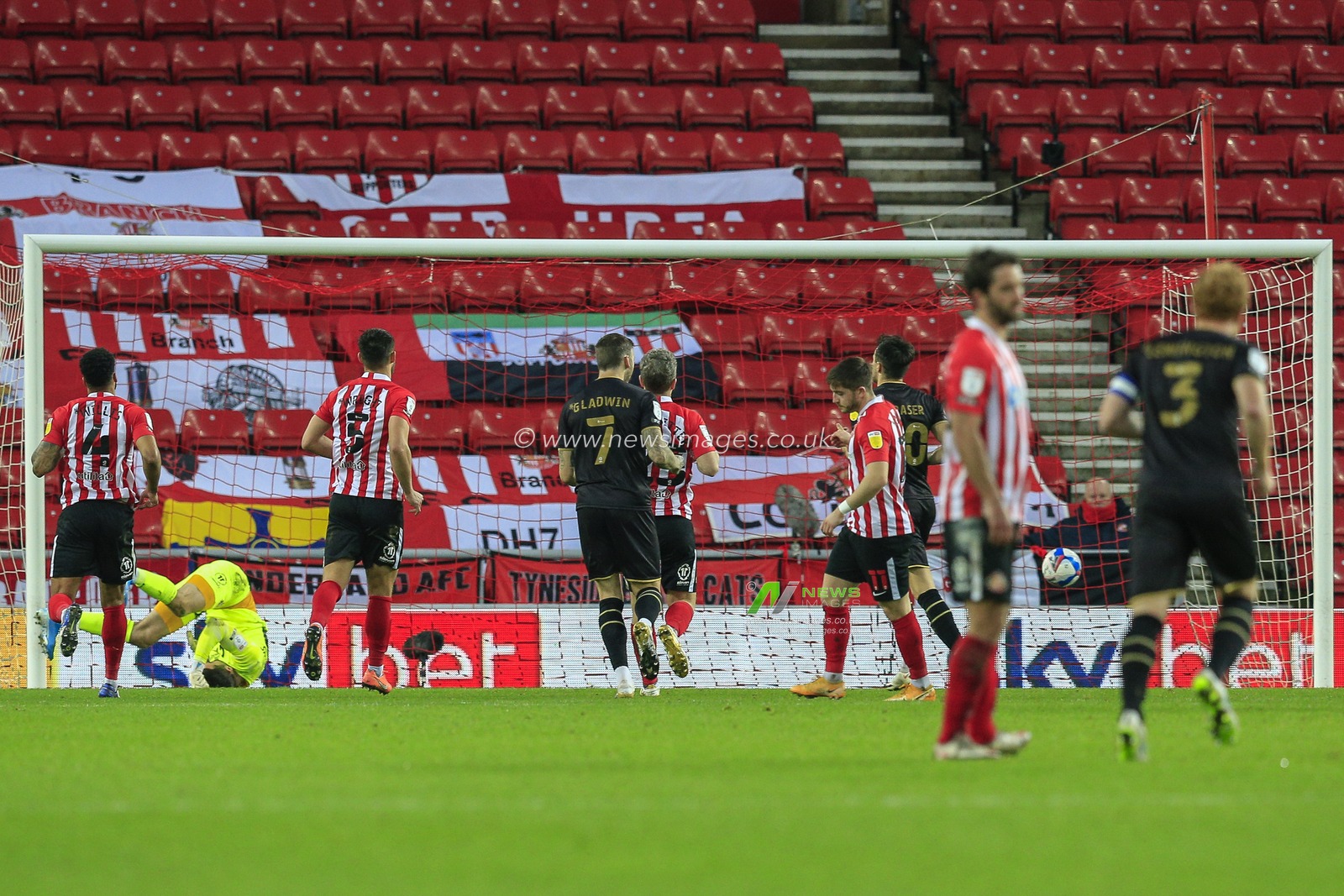 GOAL Scott Fraser #10 of Milton Keynes Dons scores a penalty to make it 1-2