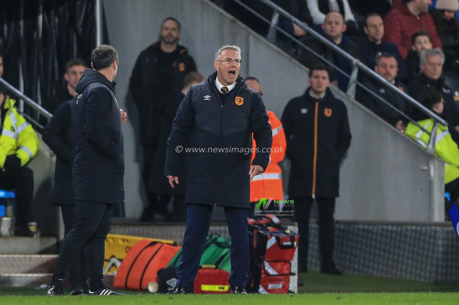 12th January 2019, KCOM Stadium, Hull , England; Sky Bet Championship, Hull City vs Rotherham United ; Nigel Adkins manager of Hull City gives his team instructions late in the game 

Credit:   Mark Cosgrove/News Images

English Football League images are subject to DataCo Licence