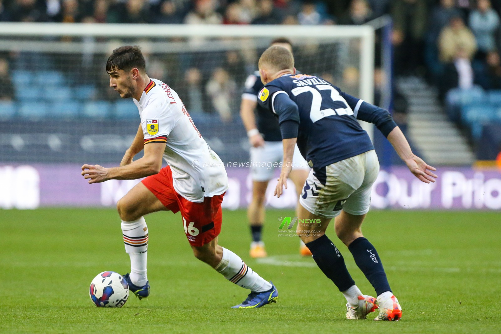 Ryan Longman #16 of Hull City  on the ball during the Sky Bet Championship match Millwall vs Hull City at The Den, London, United Kingdom, 5th November 2022

(Photo by Arron Gent/News Images)
