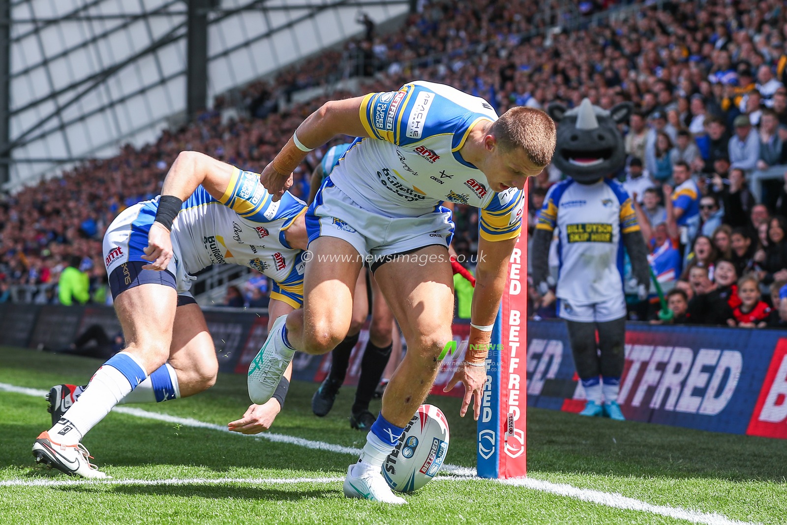 Ash Handley of Leeds Rhinos goes over for a try and makes the score 4-6 during the Betfred Super League Round 16 match Leeds Rhinos vs London Broncos at Headingley Stadium, Leeds, United Kingdom, 6th July 2024

(Photo by Gareth Evans/News Images)