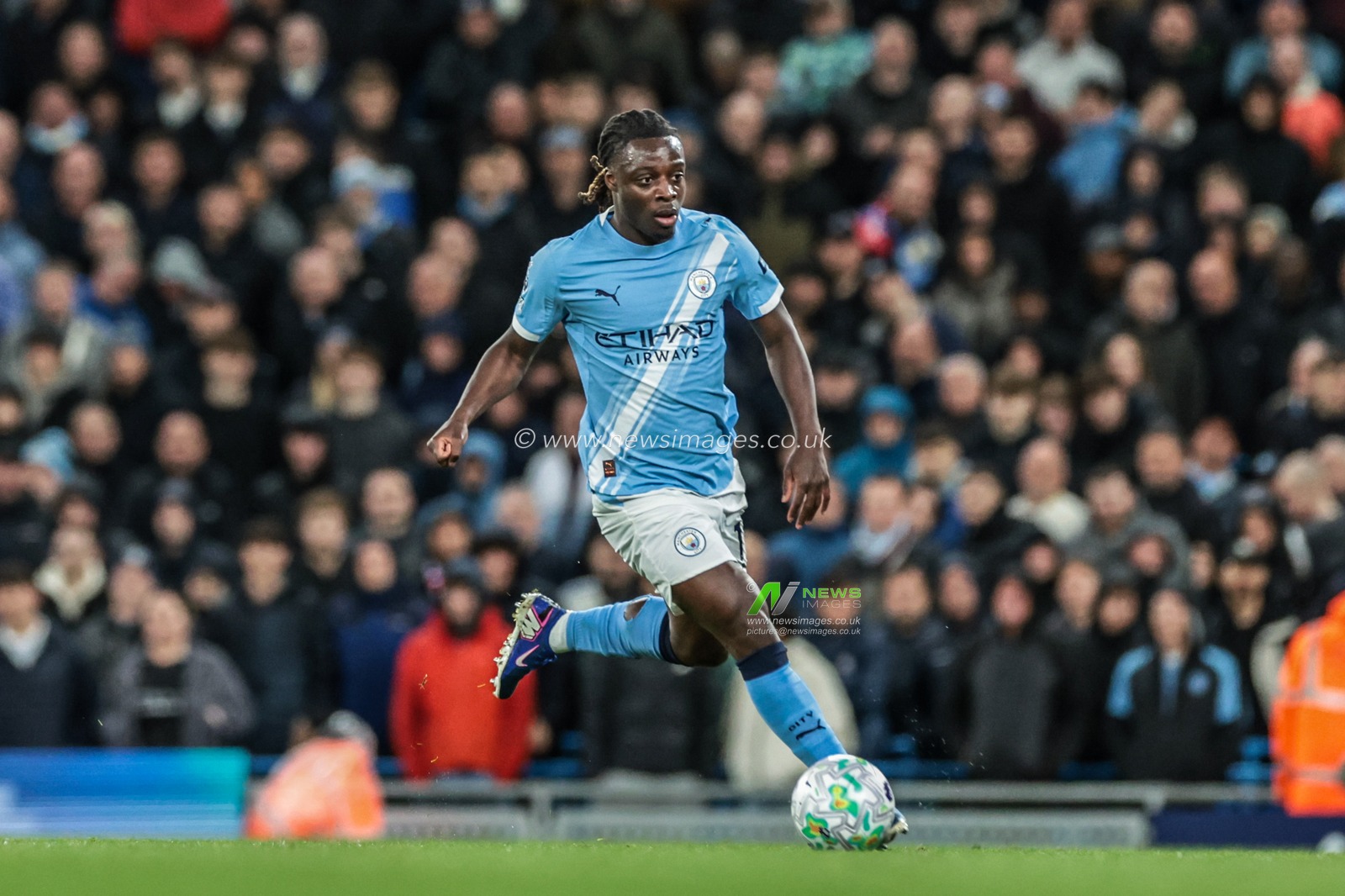 Jeremy Doku of Manchester City breaks with the ball during the Premier League match Manchester City vs Crystal Palace at Etihad Stadium, Manchester, United Kingdom on 13 May 2026

(Photo by Mark Cosgrove/News Images)