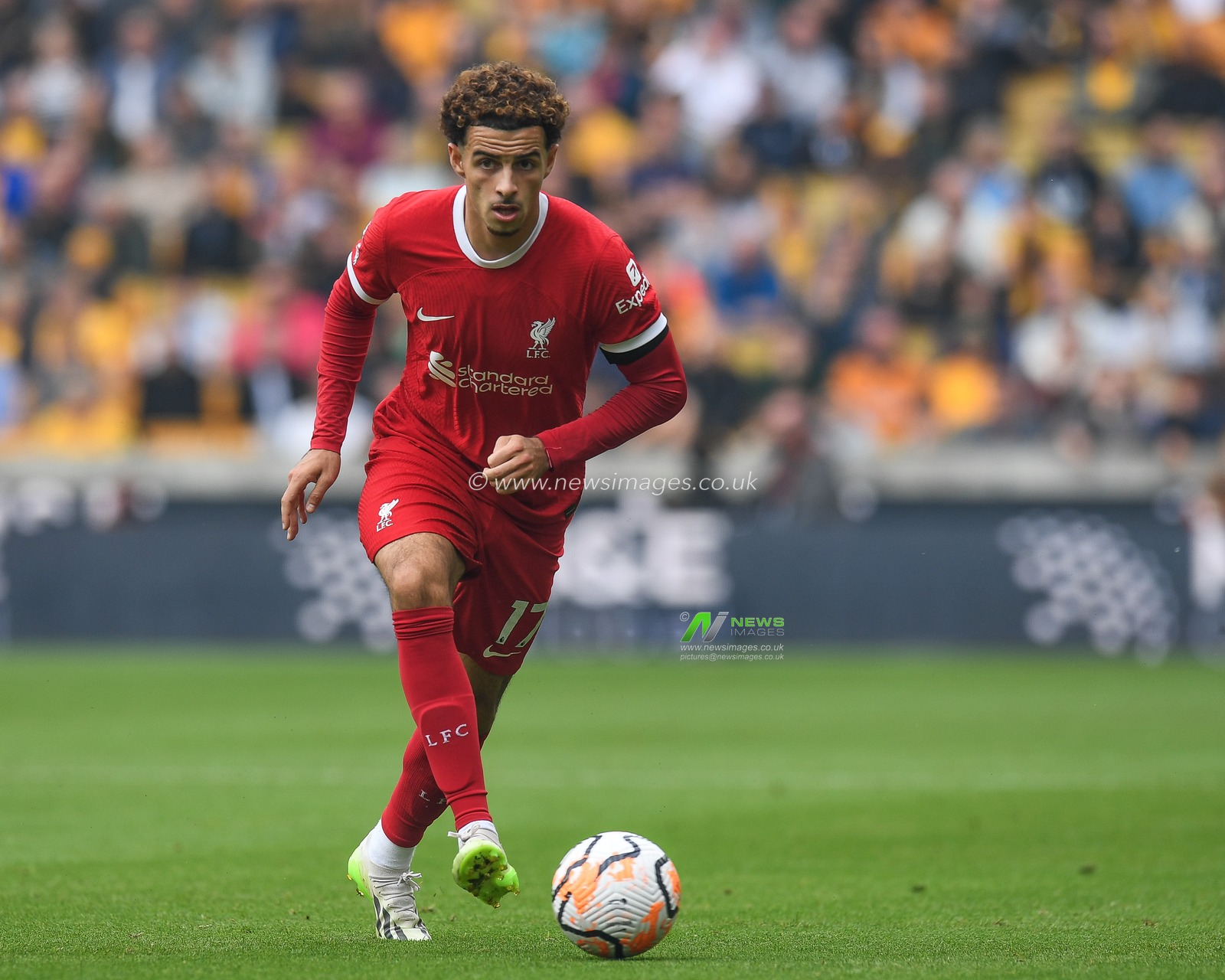 Curtis Jones #17 of Liverpool during the Premier League match Wolverhampton Wanderers vs Liverpool at Molineux, Wolverhampton, United Kingdom, 16th September 2023

(Photo by Mike Jones/News Images)