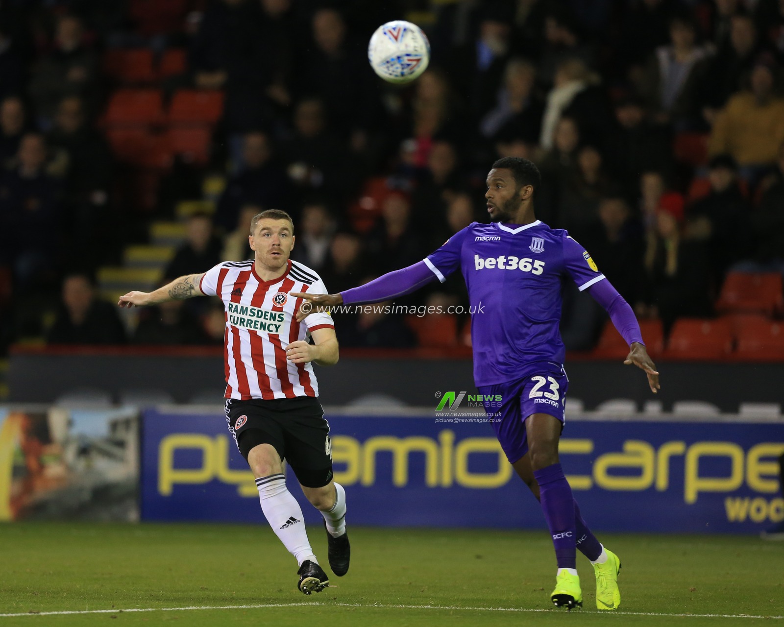 23rd October 2018, Bramall Lane, Sheffield, England; Sky Bet Championship, Sheffield United v Stoke City ; Cuco Martina (23) of Stoke City clears the ball as John Fleck (04) of Sheffield United pressures


Credit: Mark Cosgrove/News Images

English Football League images are subject to DataCo Licence