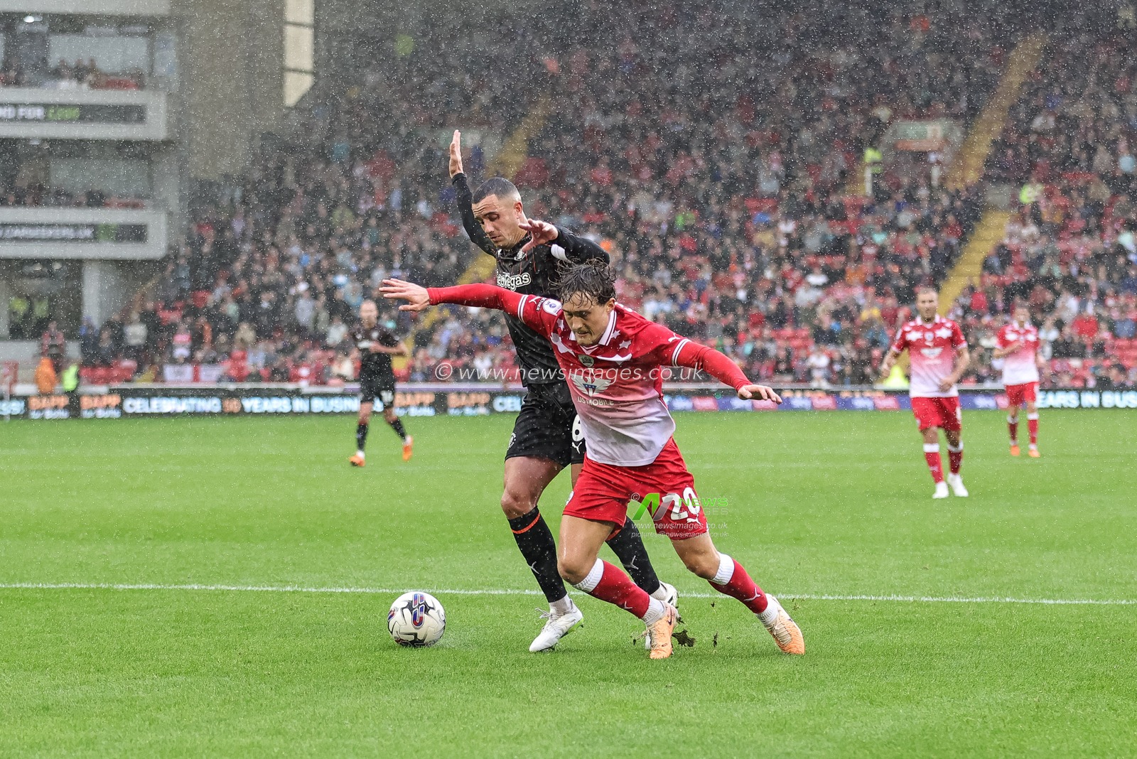 Callum Styles #20 of Barnsley and Oliver Norburn #6 of Blackpool clash in Blackpools area, no foul during the Sky Bet League 1 match Barnsley vs Blackpool at Oakwell, Barnsley, United Kingdom, 30th September 2023

(Photo by Mark Cosgrove/News Images)