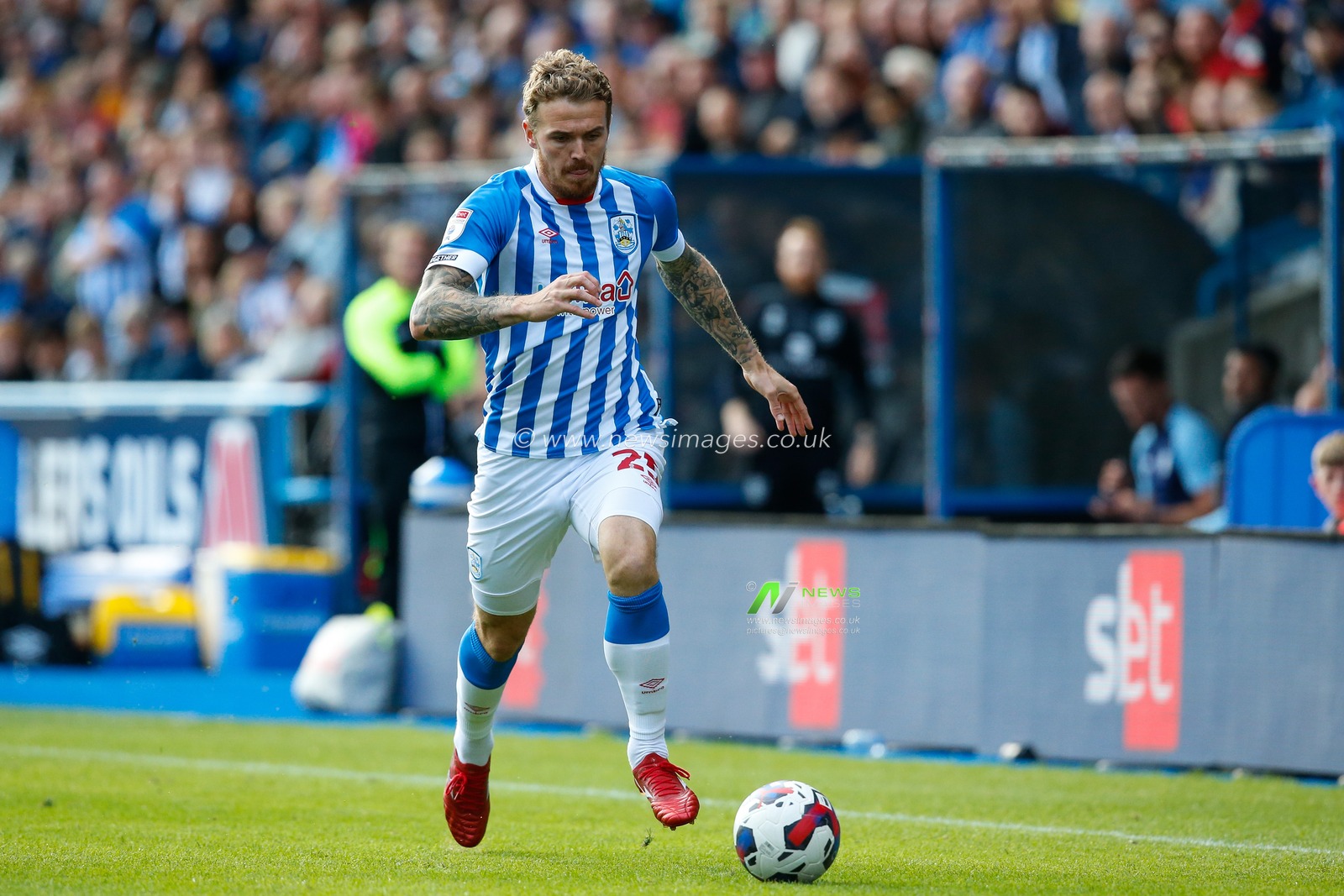 Danny Ward #25 of Huddersfield Town during the Sky Bet Championship match Huddersfield Town vs Cardiff City at John Smith's Stadium, Huddersfield, United Kingdom, 17th September 2022

(Photo by Ben Early/News Images)