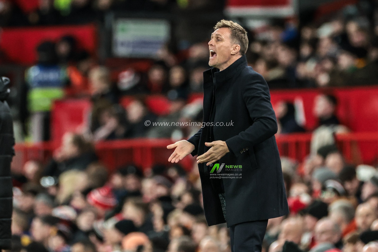 Darren Fletcher manager of Manchester United gives his team instructions during the Emirates FA Cup Third Round match Manchester United vs Brighton and Hove Albion at Old Trafford, Manchester, United Kingdom, 11th January 2026

(Photo by Mark Cosgrove/News Images)
