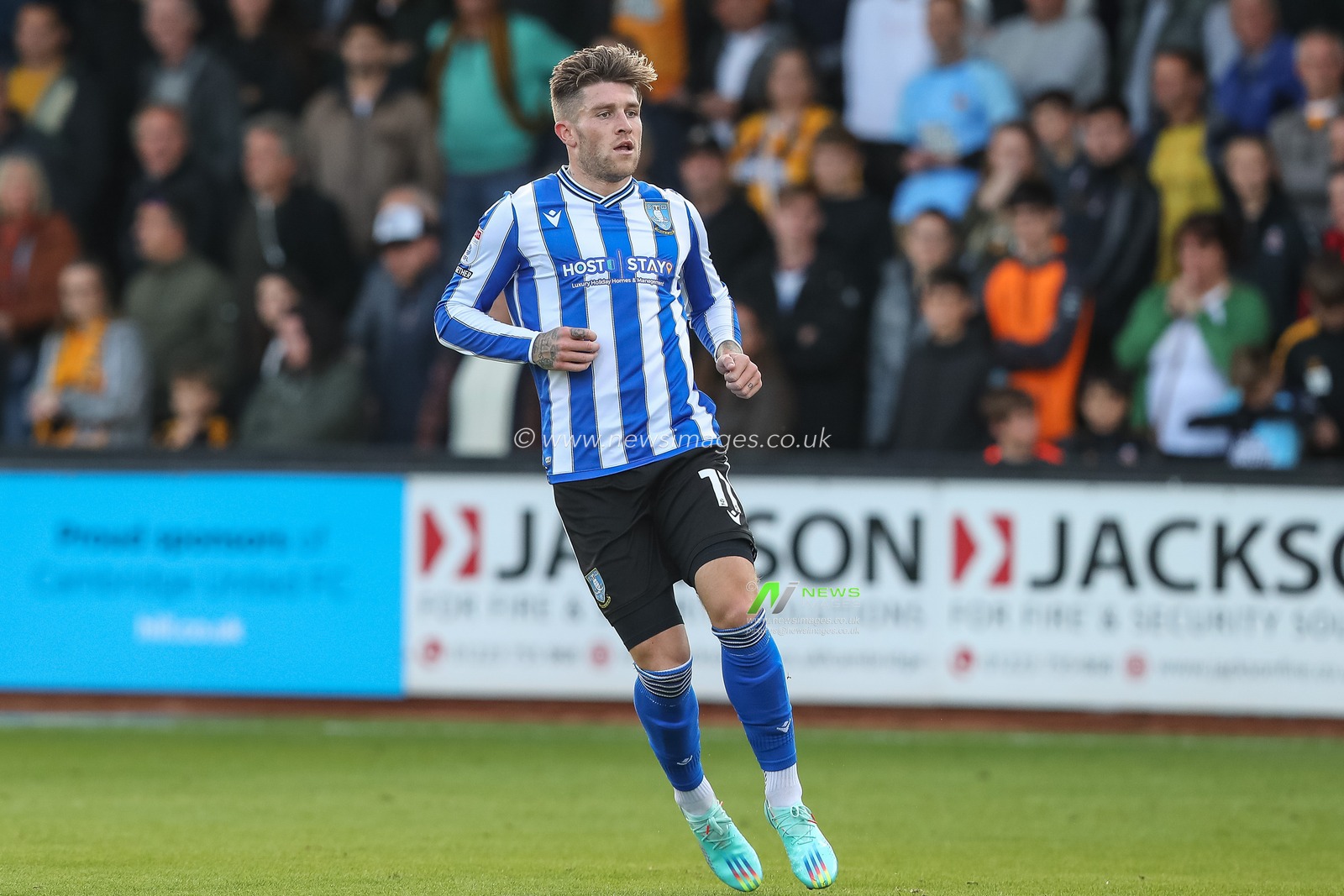 Josh Windass #11 of Sheffield Wednesday during the Sky Bet League 1 match Cambridge United vs Sheffield Wednesday at Abbey Stadium, Cambridge, United Kingdom, 15th October 2022

(Photo by Gareth Evans/News Images)