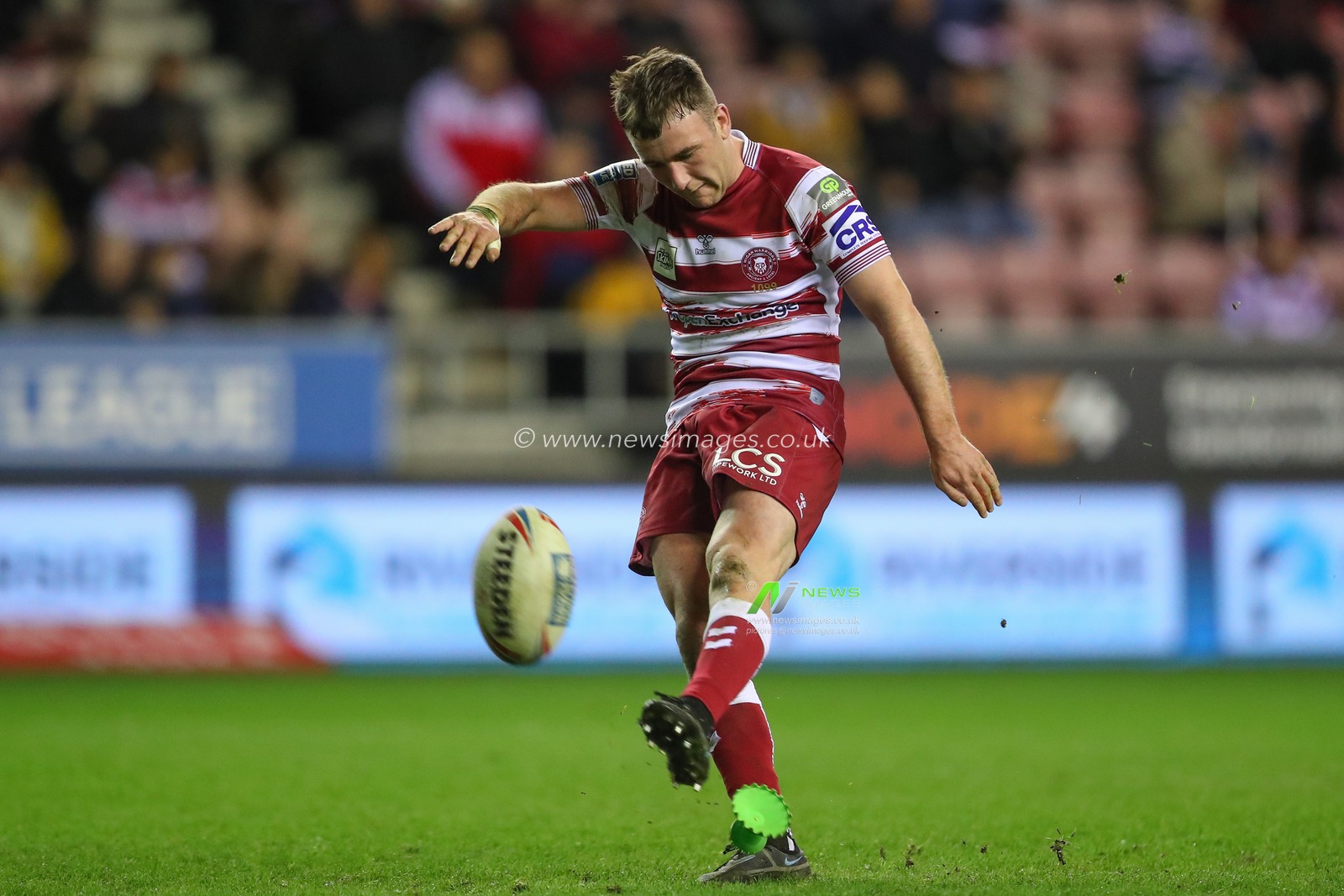 Harry Smith #7 of Wigan Warriors takes the conversion kick and scores to make it 8-6 during the Betfred Super League match Wigan Warriors vs Salford Red Devils at DW Stadium, Wigan, United Kingdom, 24th March 2023

(Photo by Gareth Evans/News Images)