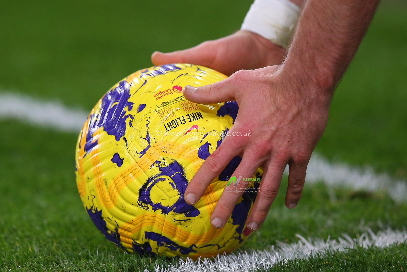 The Premier League match ball during the Premier League match Wolverhampton Wanderers vs Everton at Molineux, Wolverhampton, United Kingdom, 30th December 2023

(Photo by Gareth Evans/News Images)