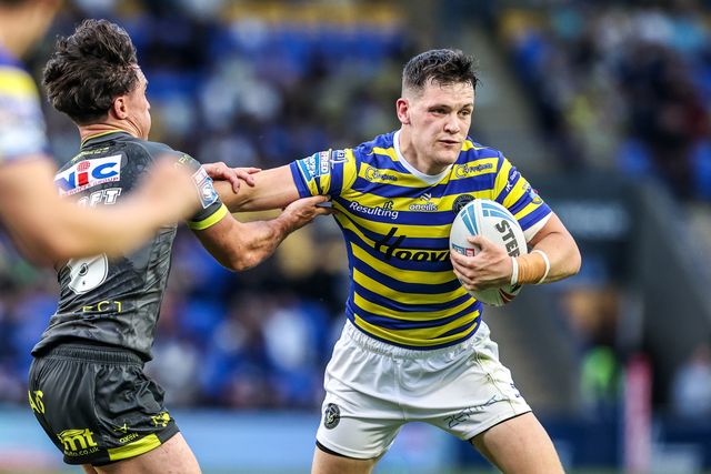 Josh Thewlis of Warrington Wolves breaks with the ball during the Betfred Super League round 15 match Warrington Wolves vs Leeds Rhinos at The Halliwell Jones Stadium, Warrington, United Kingdom on 18 June 2026

(Photo by Alfie Cosgrove/News Images)