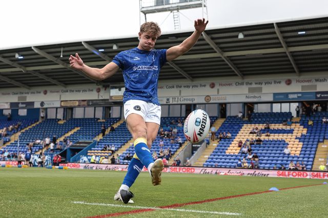 Ewan Irwin of Warrington Wolves in the pre-game warm up during the Betfred Super League round 19 match Warrington Wolves vs Hull KR at The Halliwell Jones Stadium, Warrington, United Kingdom on 18 July 2026

(Photo by Mark Cosgrove/News Images)