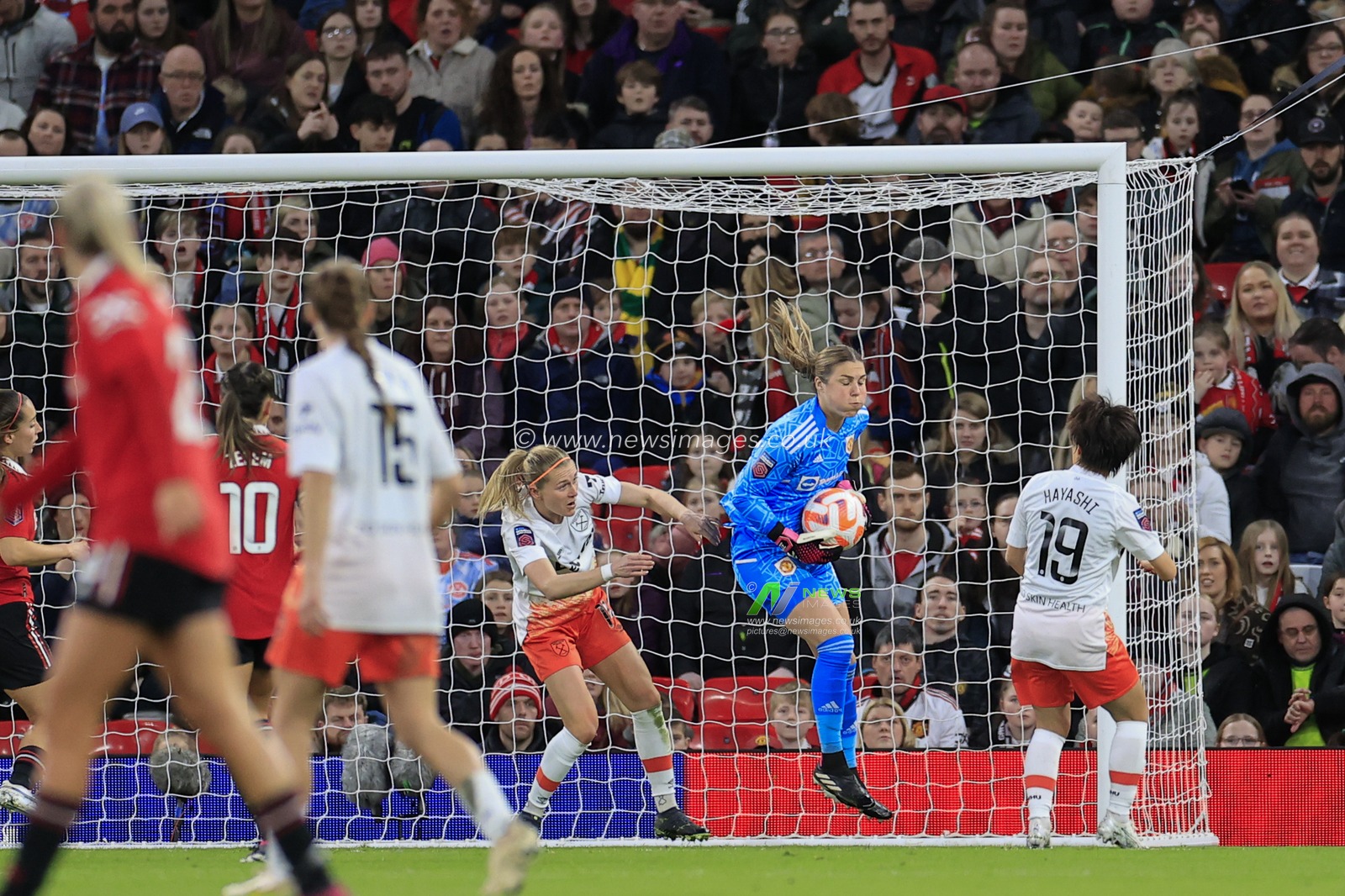 Mary Earps #27 of Manchester United collects the ball during the FA Women's Super League match Manchester United Women vs West Ham United Women at Old Trafford, Manchester, United Kingdom, 25th March 2023

(Photo by Conor Molloy/News Images)