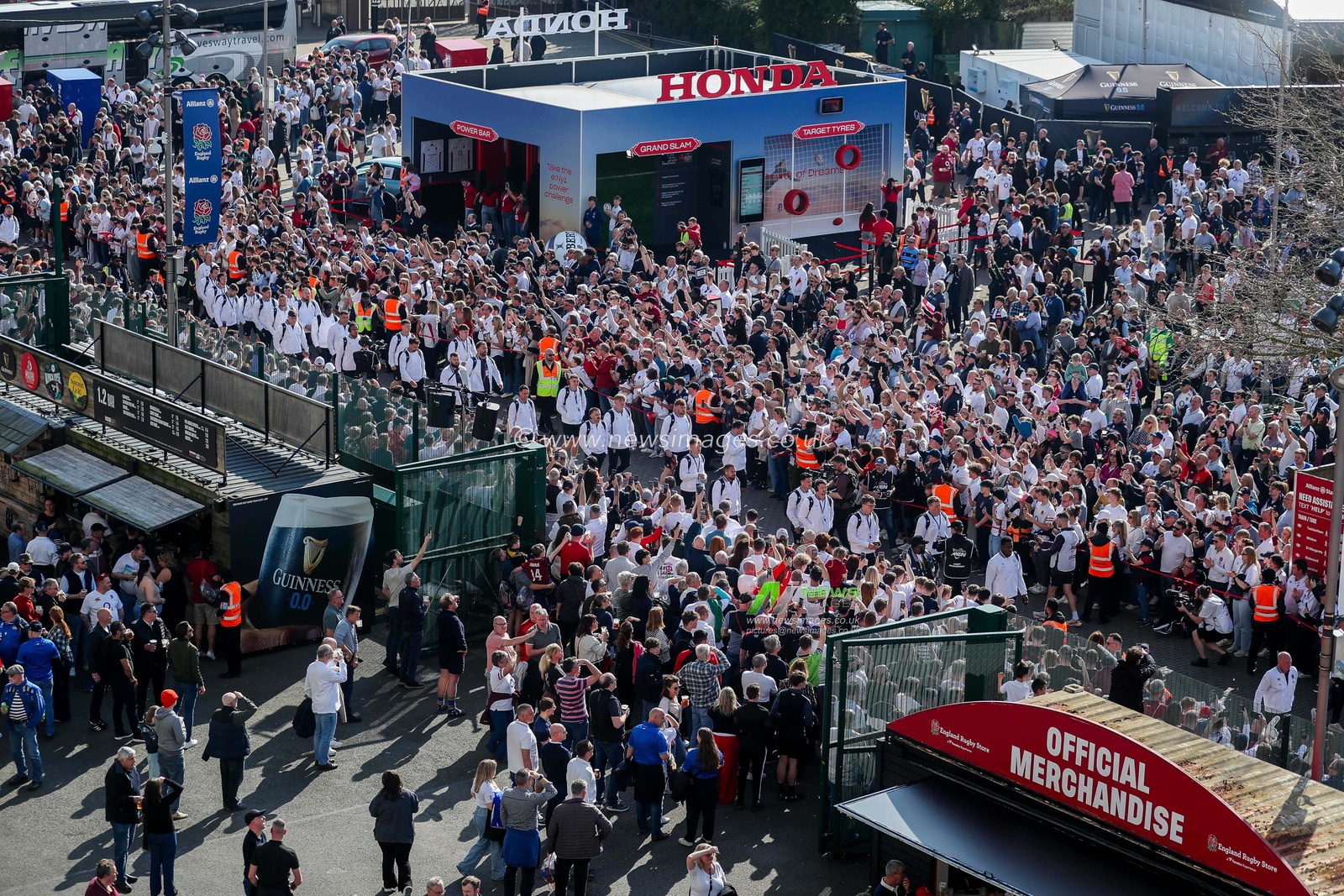 England players arrive at the Allianz Stadium prior to the 2025 Guinness 6 Nations match England vs Italy at Allianz Stadium, Twickenham, United Kingdom, 9th March 2025

(Photo by Izzy Poles/News Images)