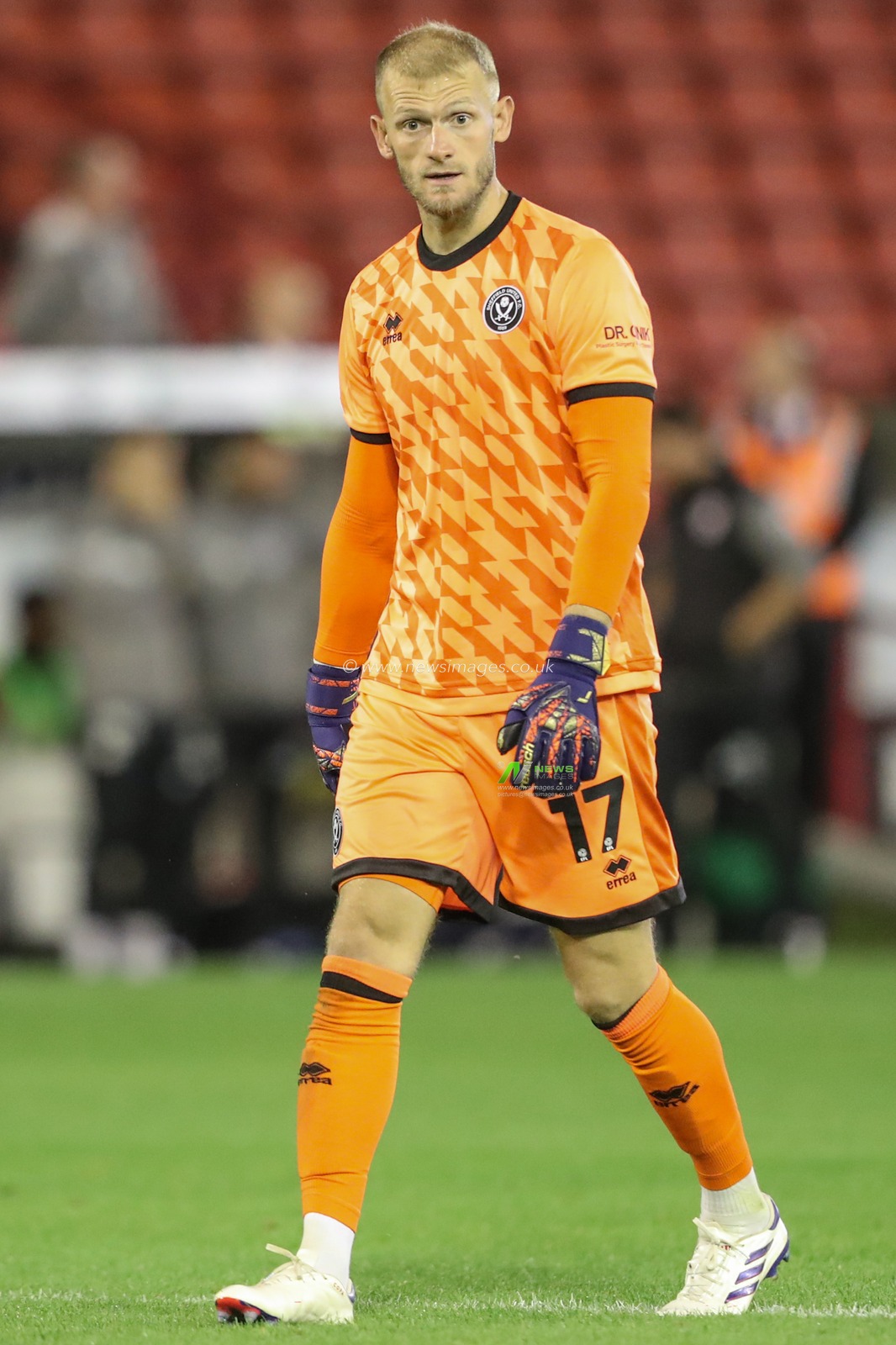 Adam Davies of Sheffield United during the Carabao Cup match Barnsley vs Sheffield United at Oakwell, Barnsley, United Kingdom, 27th August 2024

(Photo by Alfie Cosgrove/News Images)